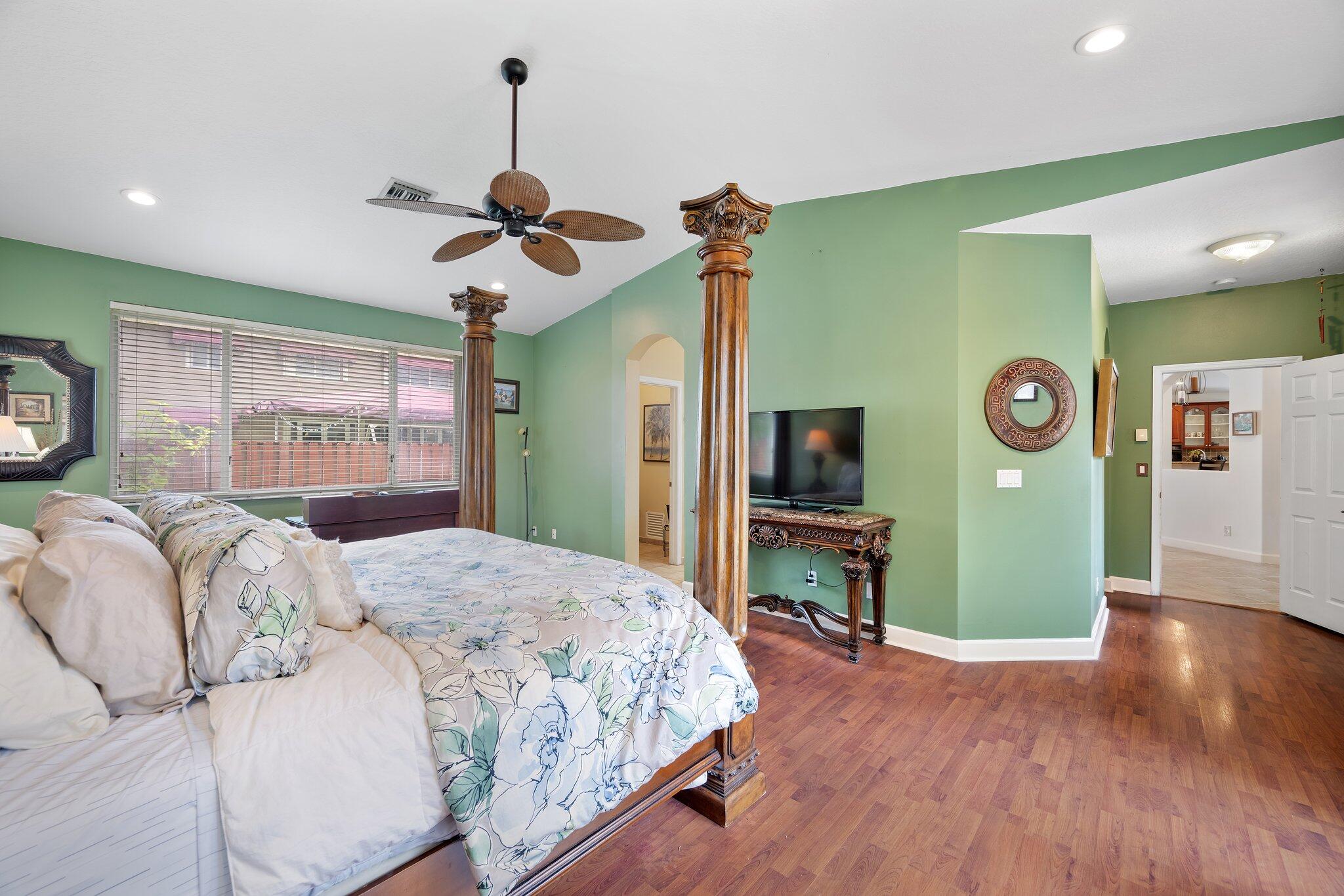 WINDSOR PALMS - Residential