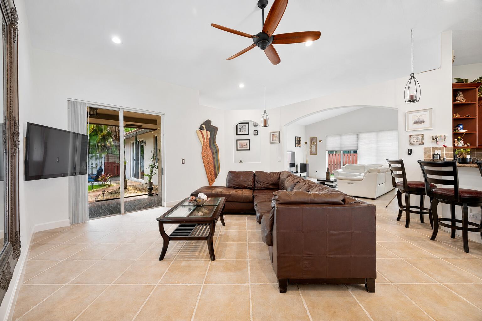 WINDSOR PALMS - Residential