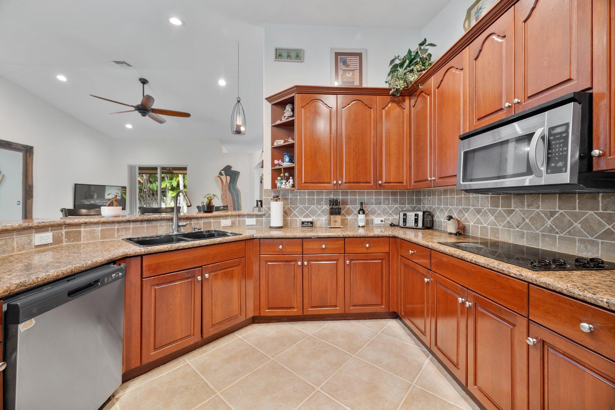 WINDSOR PALMS - Residential