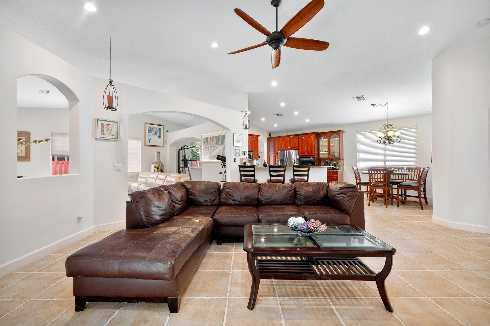 WINDSOR PALMS - Residential