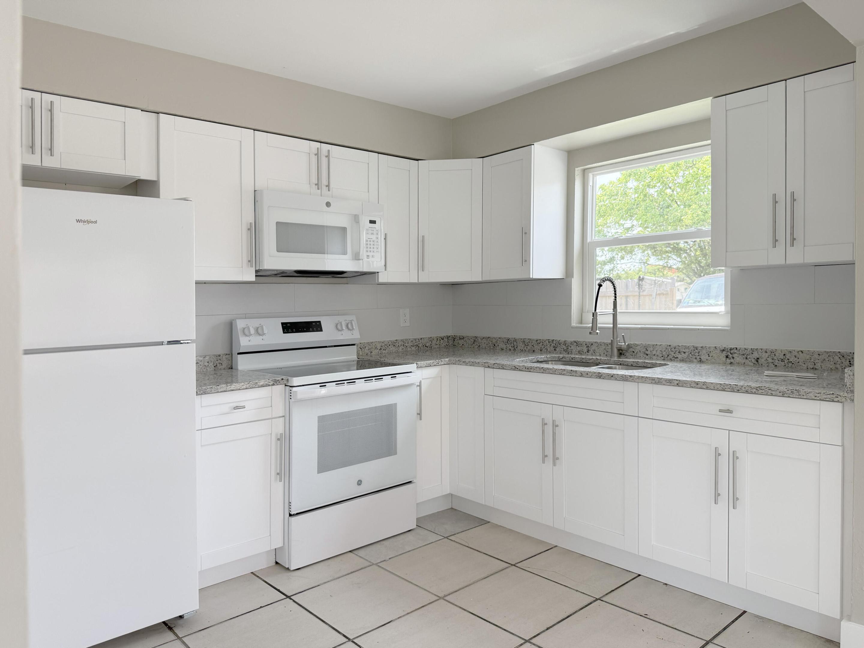 Move right into this spacious 1-bedroom, 1-bath duplex featuring recent updates throughout. Improvements include a renovated bathroom, new kitchen cabinets, brand-new kitchen appliances, new bedroom and closet doors, fresh interior & exterior paint, and hurricane-impact windows & doors.  Ideally located near I-595, providing quick access to major highways, shopping, dining, & entertainment. Just minutes from the Hard Rock Casino and other local attractions. Low move-in costs with only first month's rent & security deposit required. Available for immediate occupancy. Se habla Español.   Amplio 1/1 renovado con cocina y baño nuevos, electrodomésticos nuevos, pintura interior y exterior fresca, y ventanas de impacto. Cerca de I-595 y Hard Rock. Solo primer mes y depósito.