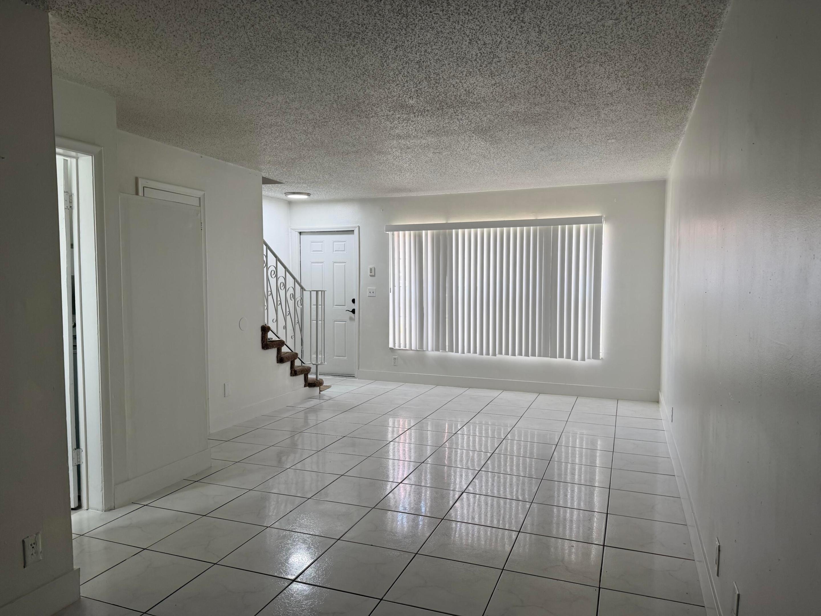 ROYAL OAKS TOWNHOUSE 4 CONDO - Residential Lease