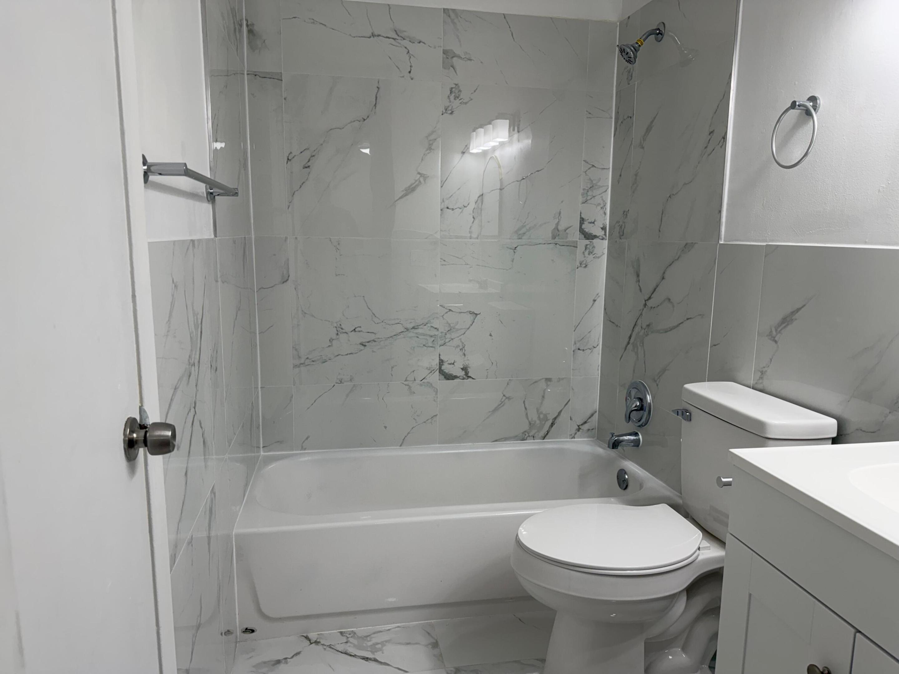 ROYAL OAKS TOWNHOUSE 4 CONDO - Residential Lease