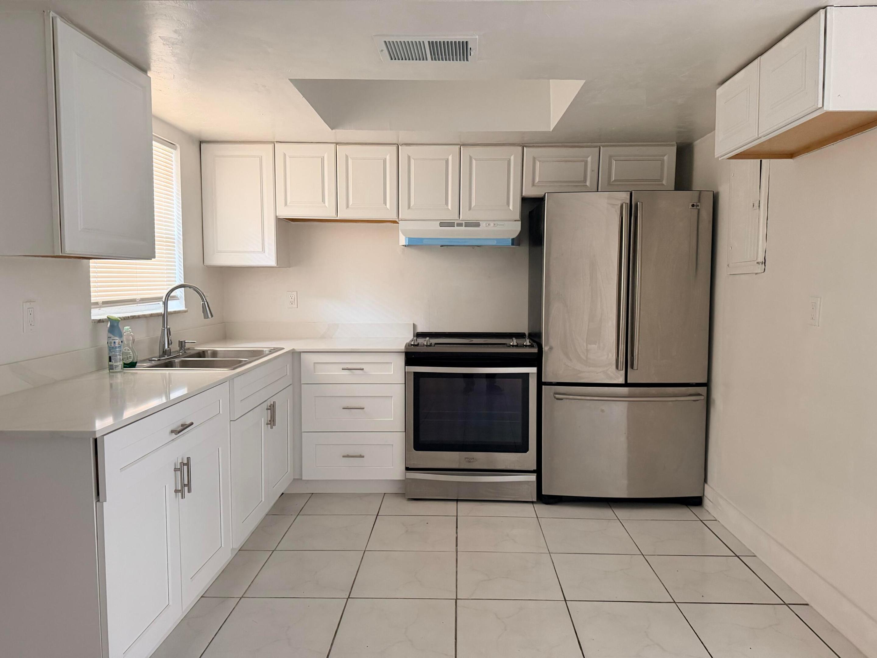 ROYAL OAKS TOWNHOUSE 4 CONDO - Residential Lease