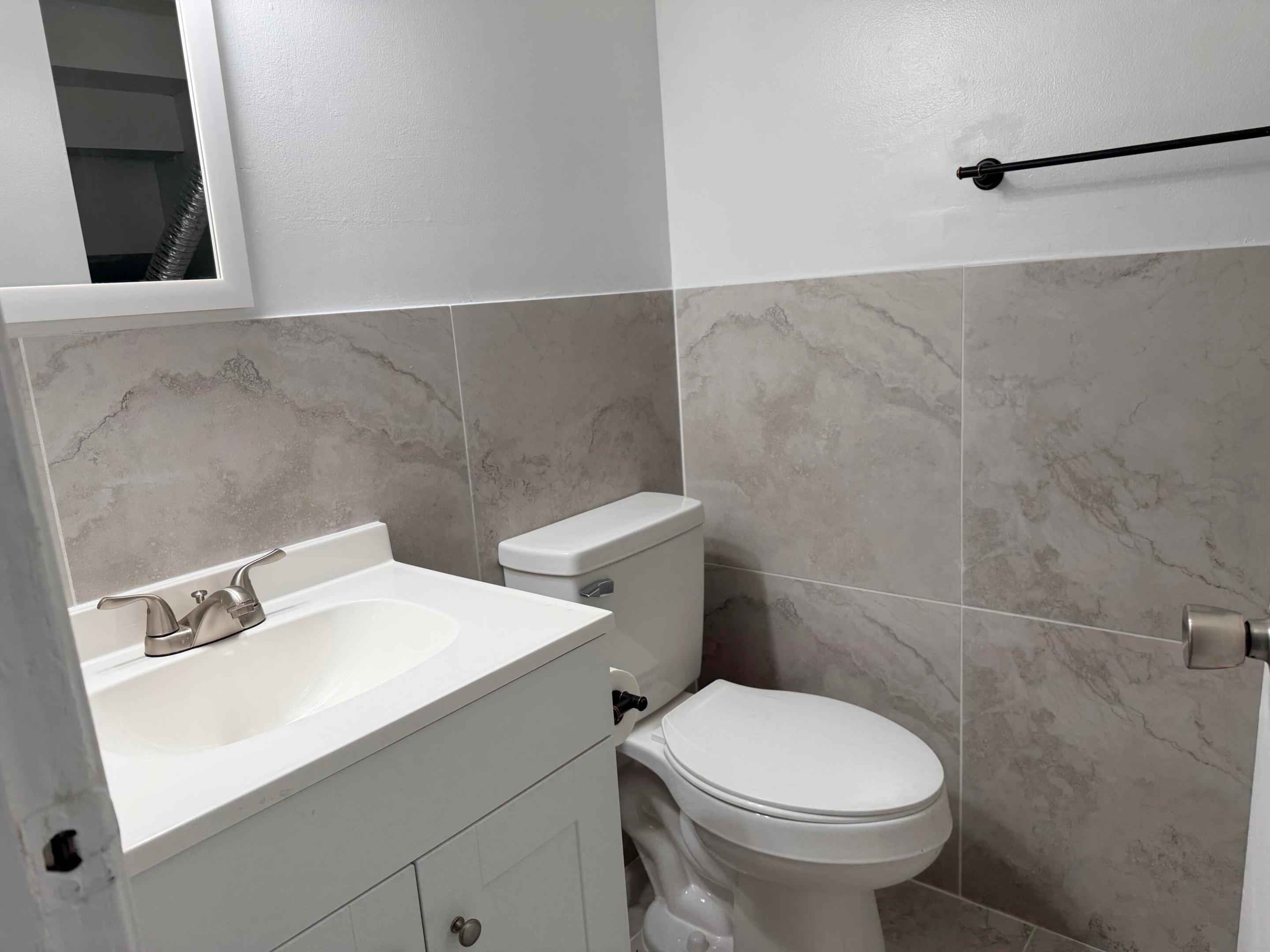 ROYAL OAKS TOWNHOUSE 4 CONDO - Residential Lease