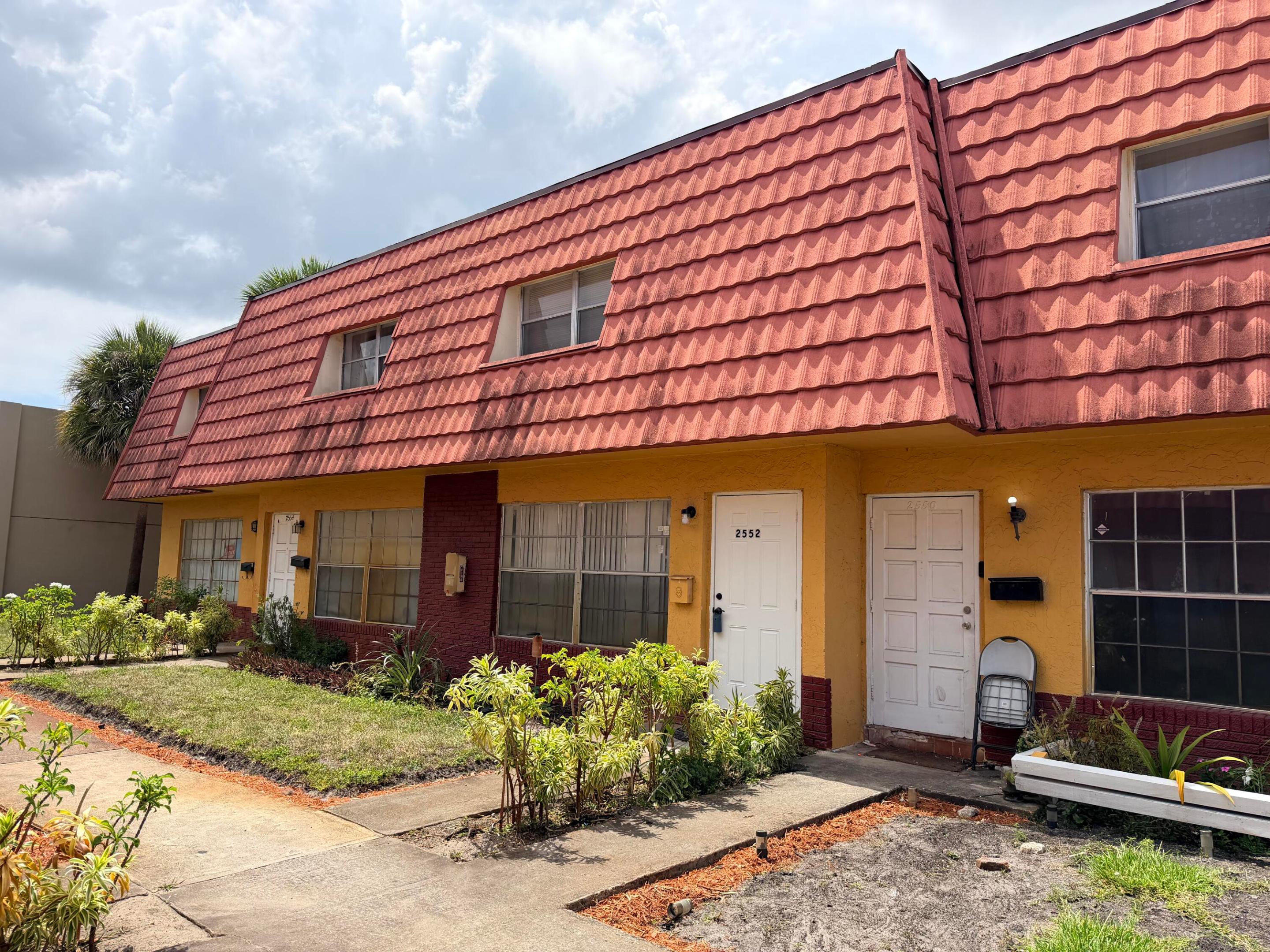 ROYAL OAKS TOWNHOUSE 4 CONDO - Residential Lease
