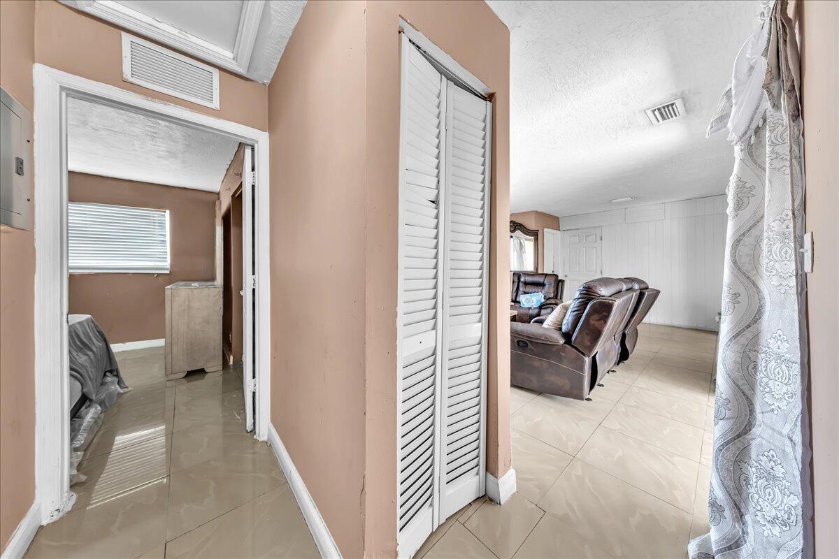 LAUDERDALE LAKES NORTH GATE - Residential