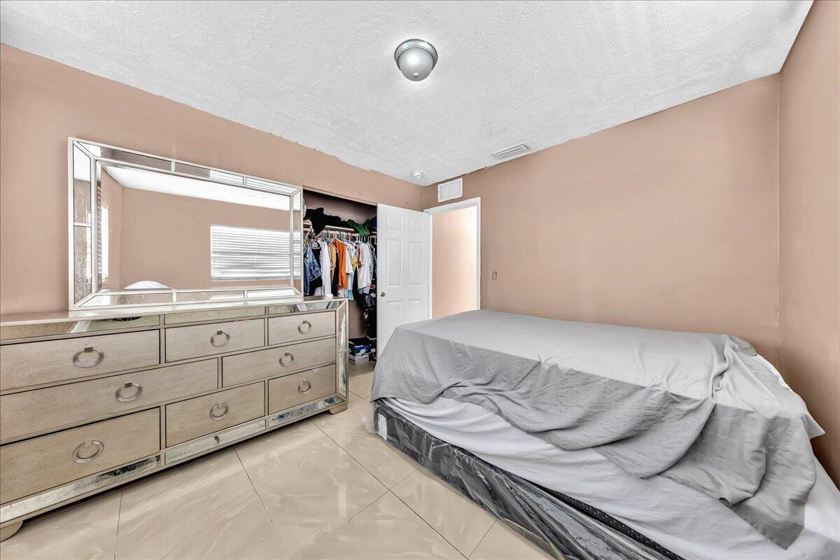 LAUDERDALE LAKES NORTH GATE - Residential