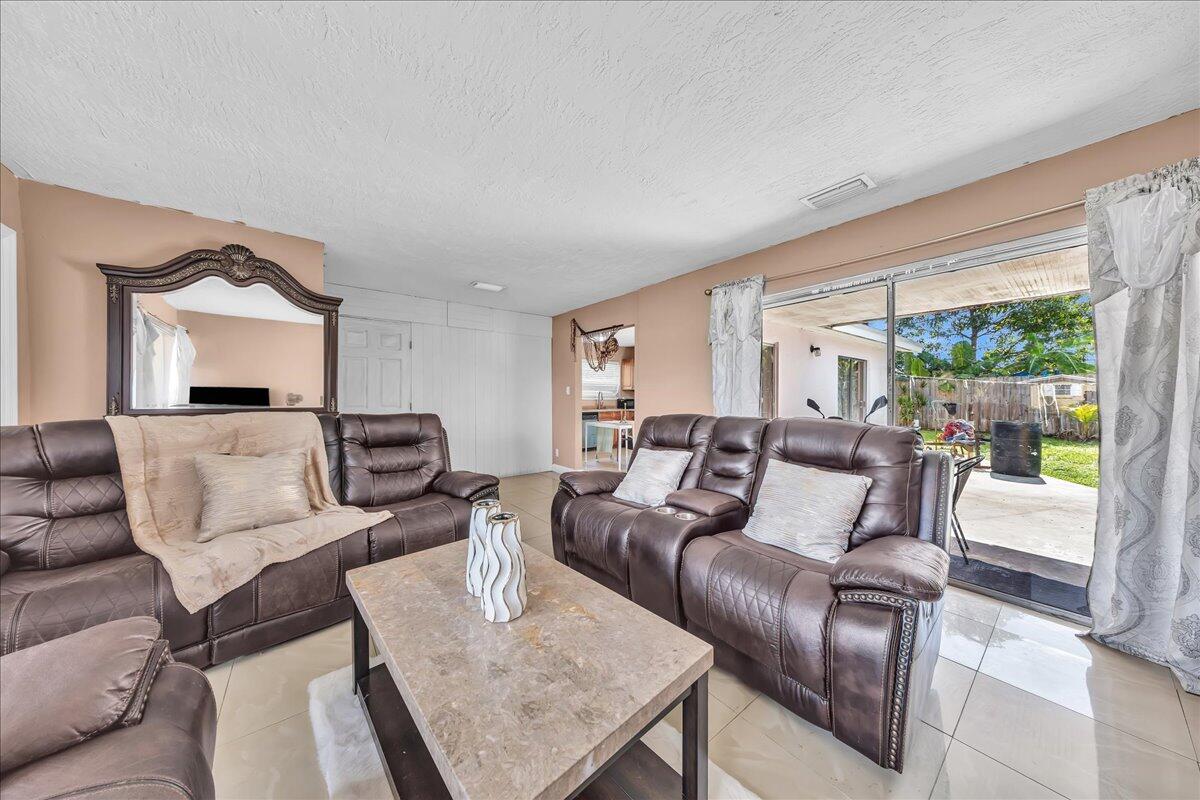 LAUDERDALE LAKES NORTH GATE - Residential