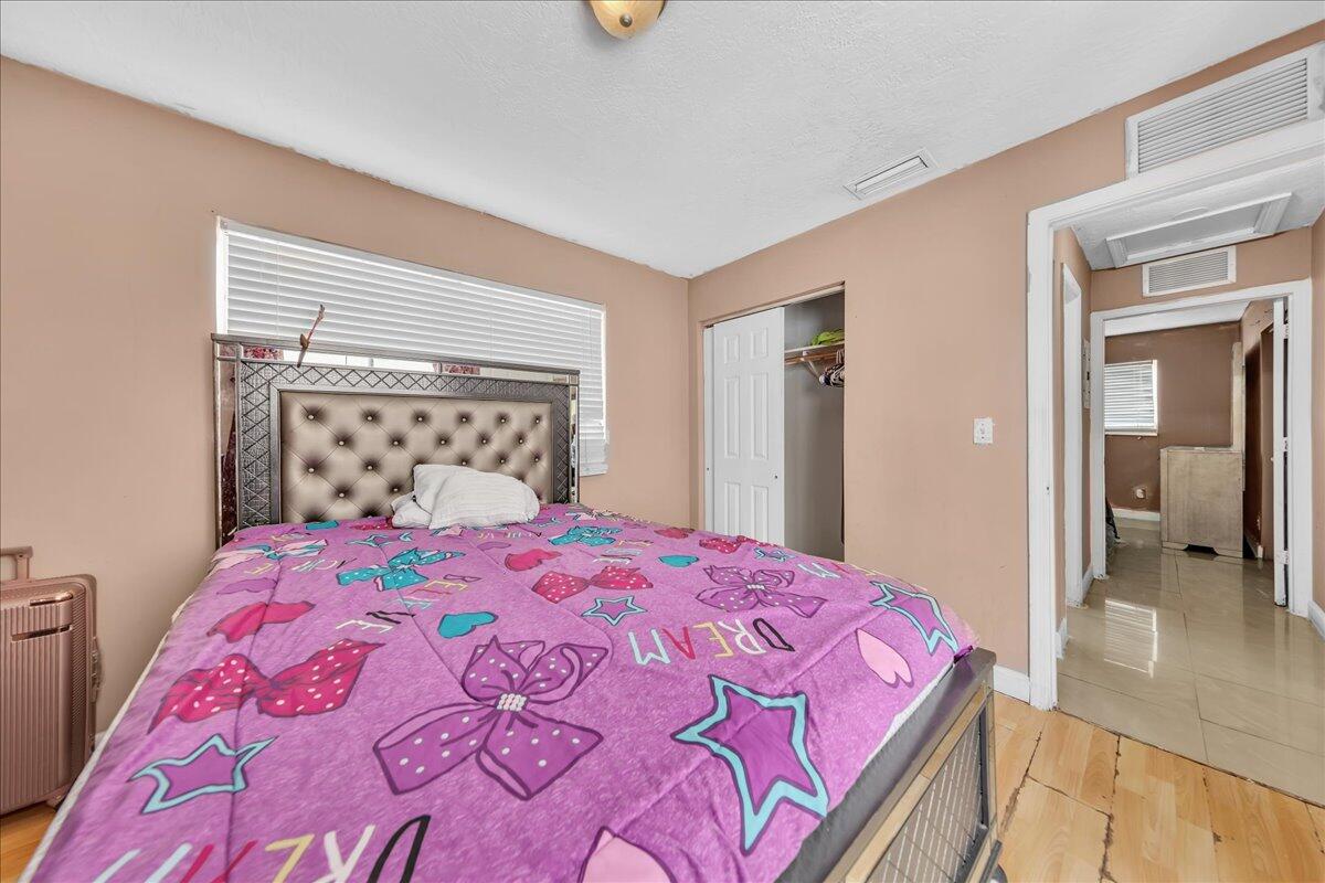 LAUDERDALE LAKES NORTH GATE - Residential