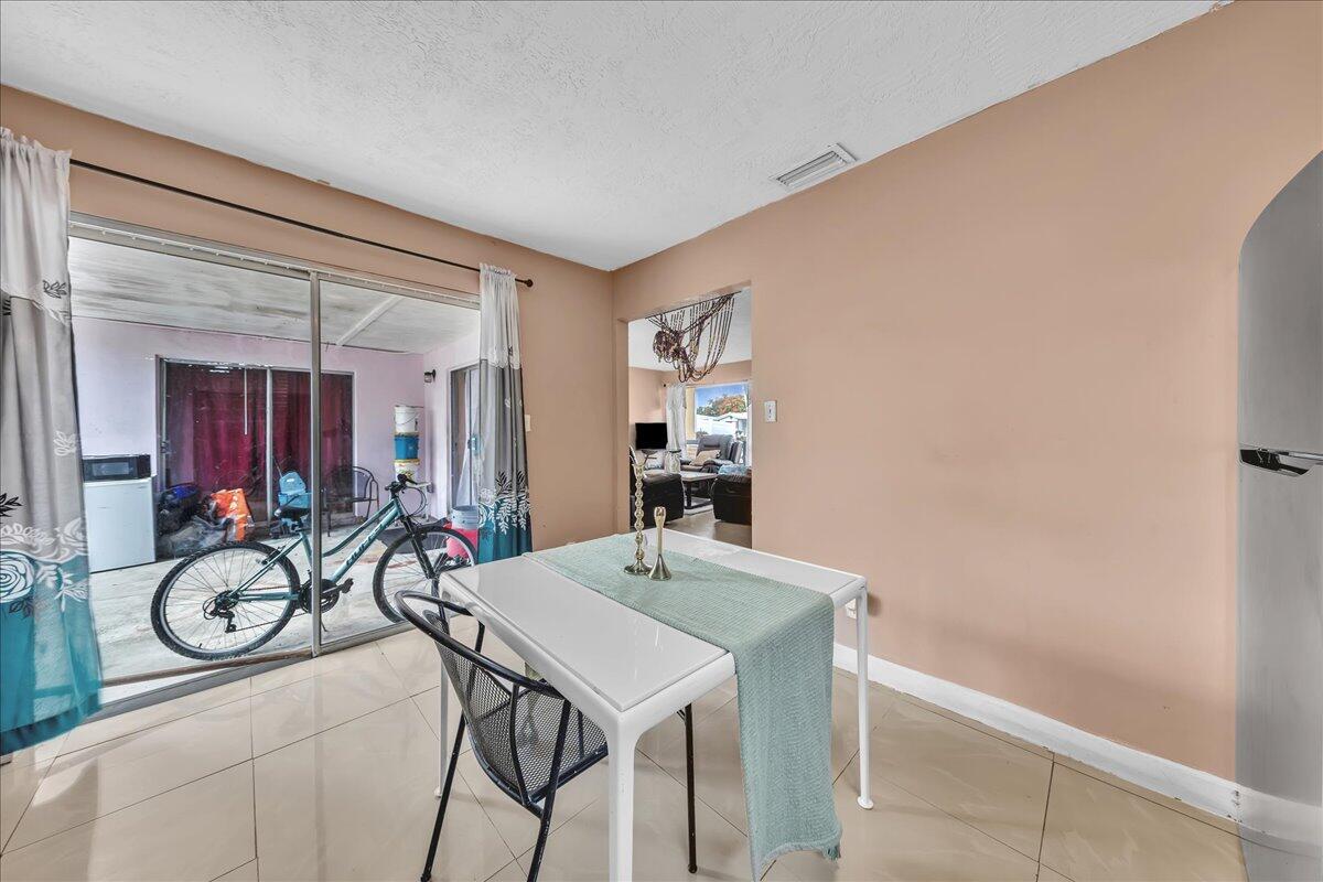 LAUDERDALE LAKES NORTH GATE - Residential