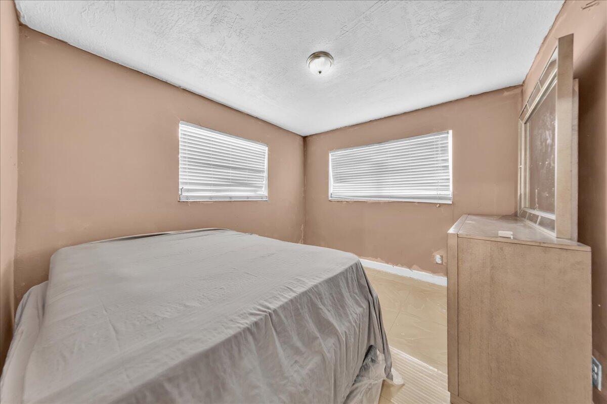 LAUDERDALE LAKES NORTH GATE - Residential