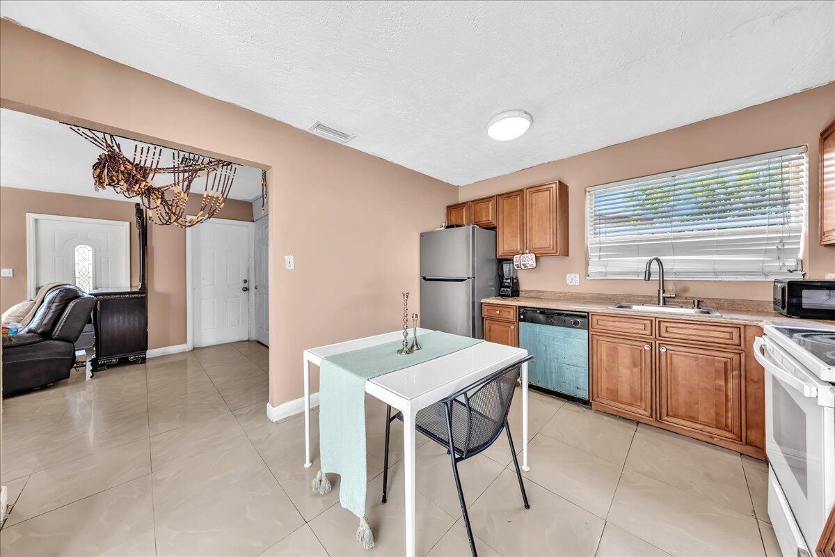 LAUDERDALE LAKES NORTH GATE - Residential