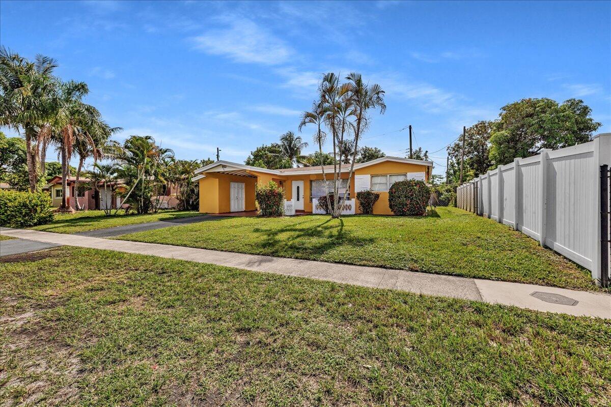 LAUDERDALE LAKES NORTH GATE - Residential