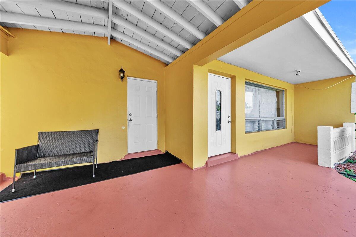 LAUDERDALE LAKES NORTH GATE - Residential