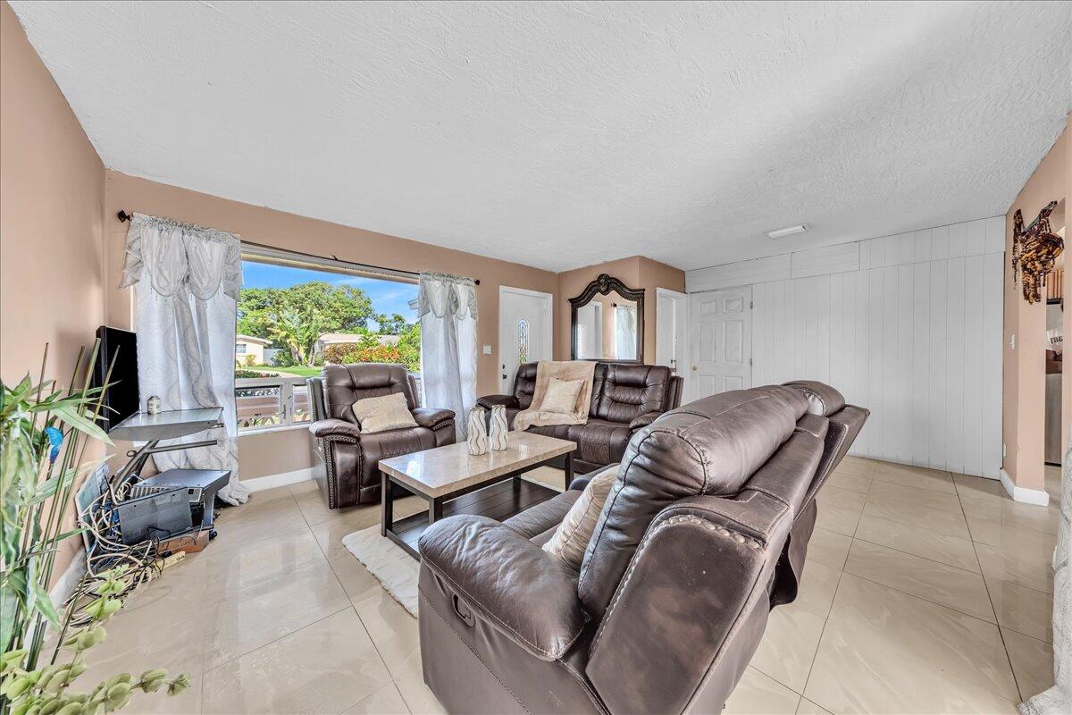 LAUDERDALE LAKES NORTH GATE - Residential
