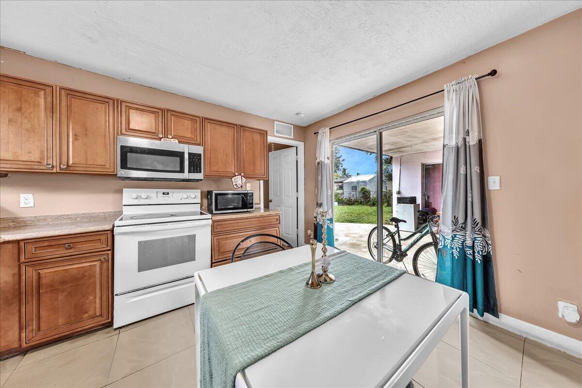 LAUDERDALE LAKES NORTH GATE - Residential