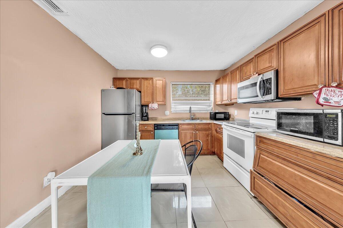 LAUDERDALE LAKES NORTH GATE - Residential
