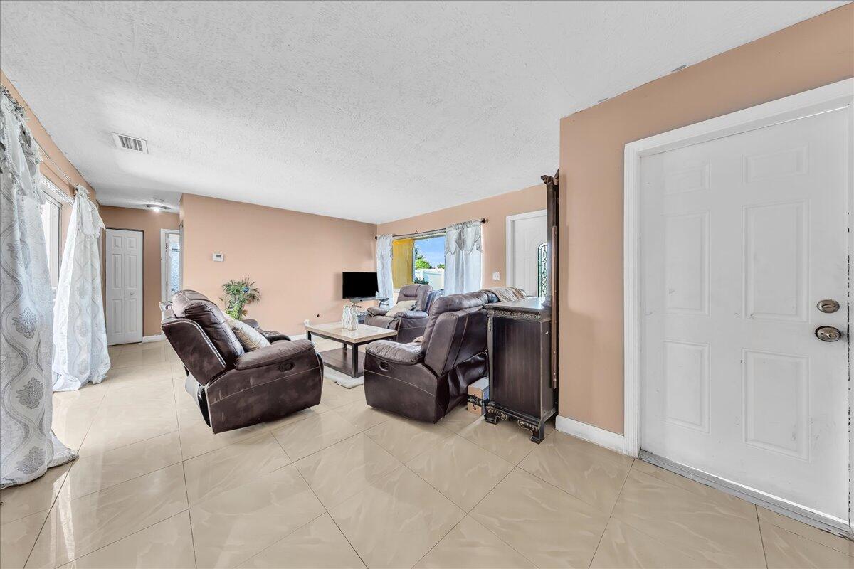 LAUDERDALE LAKES NORTH GATE - Residential