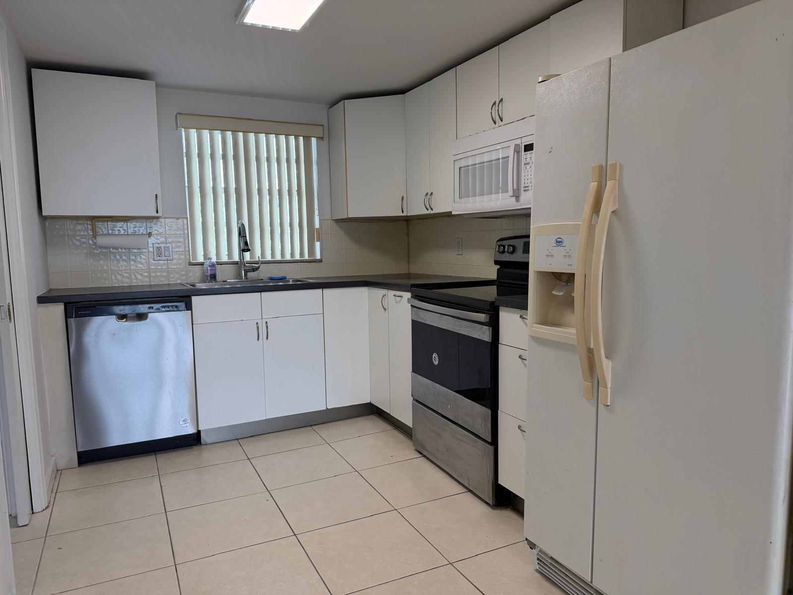 LIVE OAK CONDO NINE - Residential Lease