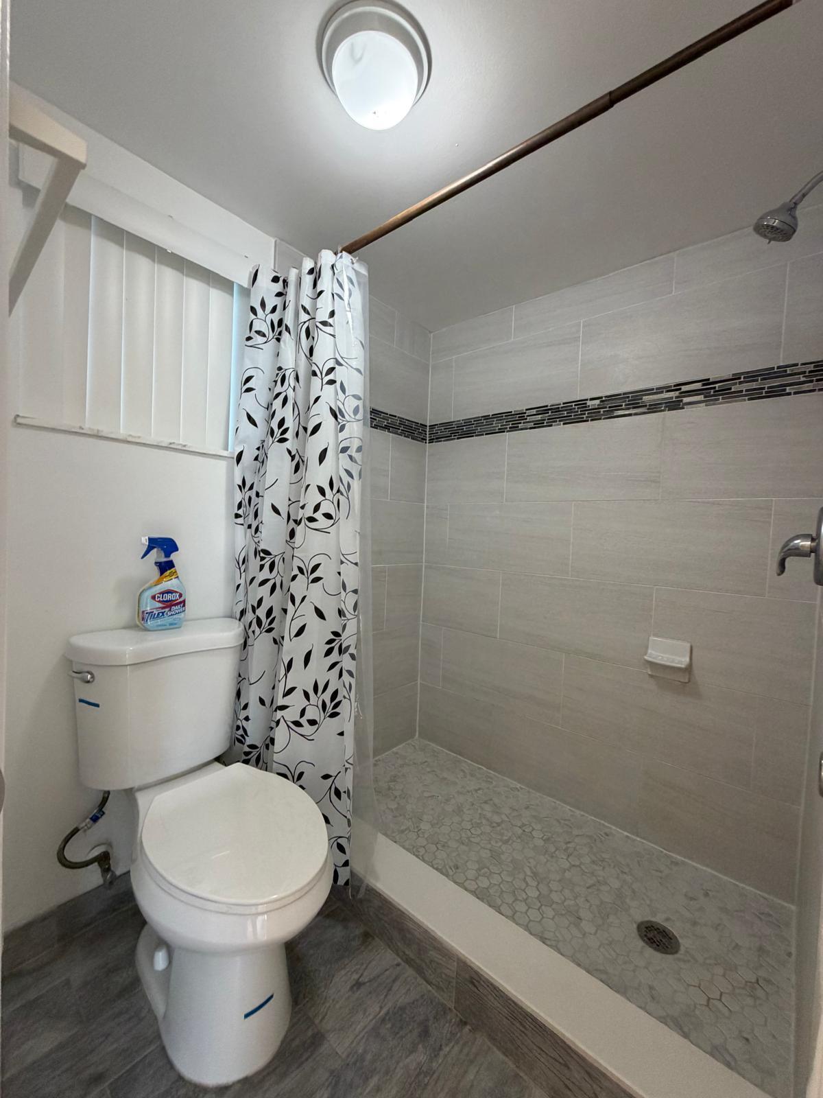 LIVE OAK CONDO NINE - Residential Lease