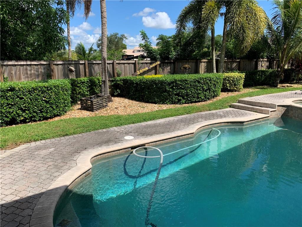 ESTATES OF STIRLING LAKE - Residential