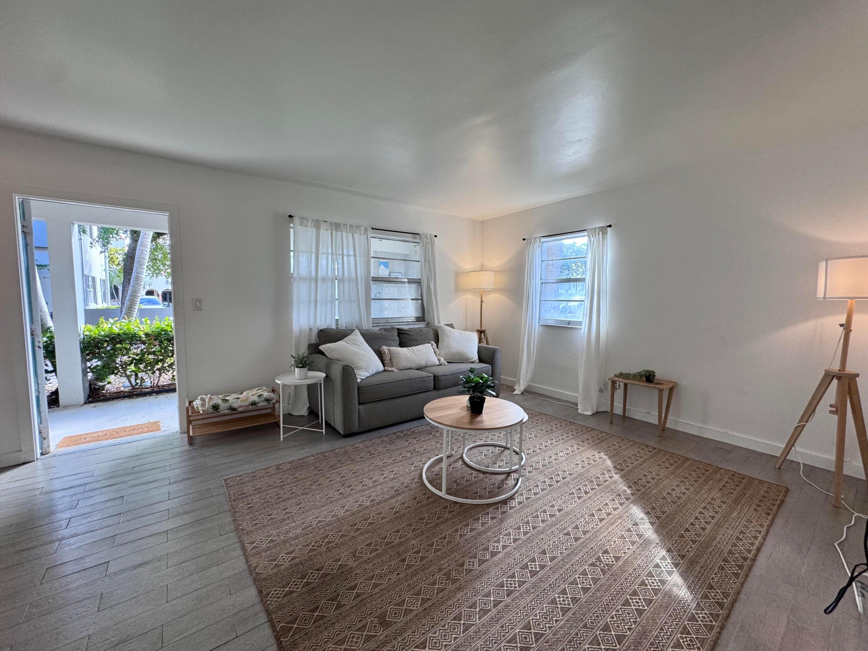 LAKE WORTH TOWN OF - Residential Lease