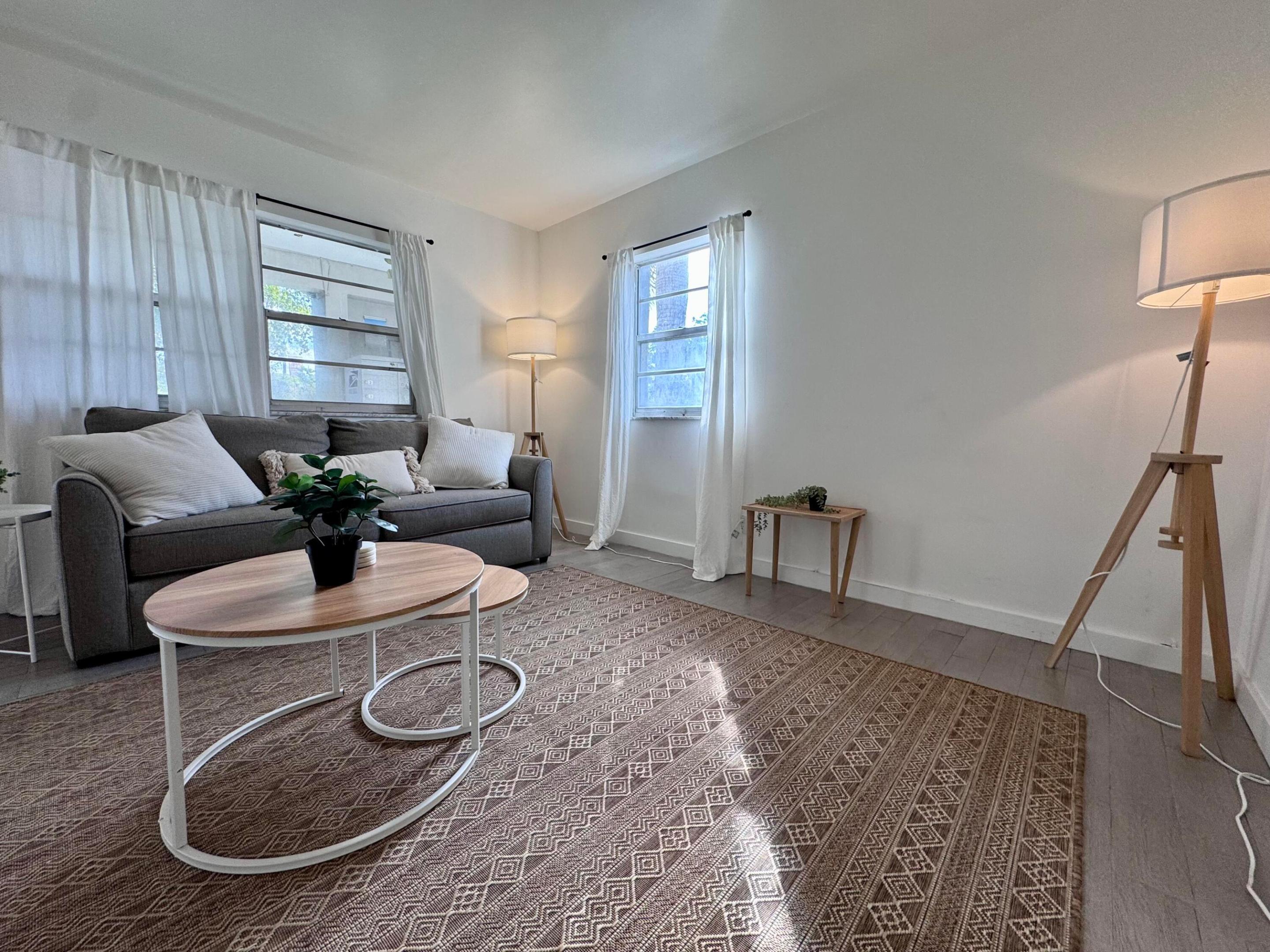 LAKE WORTH TOWN OF - Residential Lease