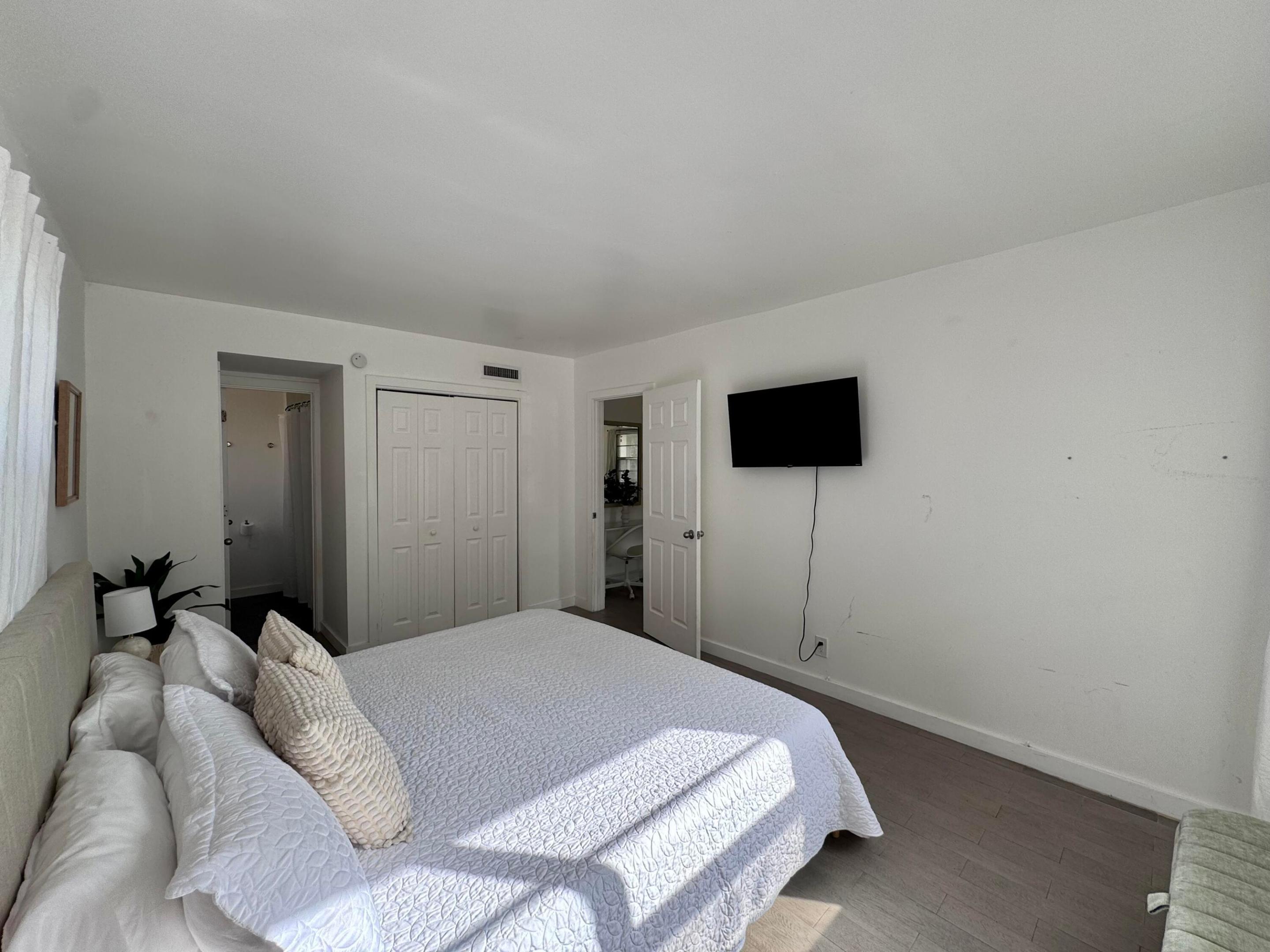 LAKE WORTH TOWN OF - Residential Lease