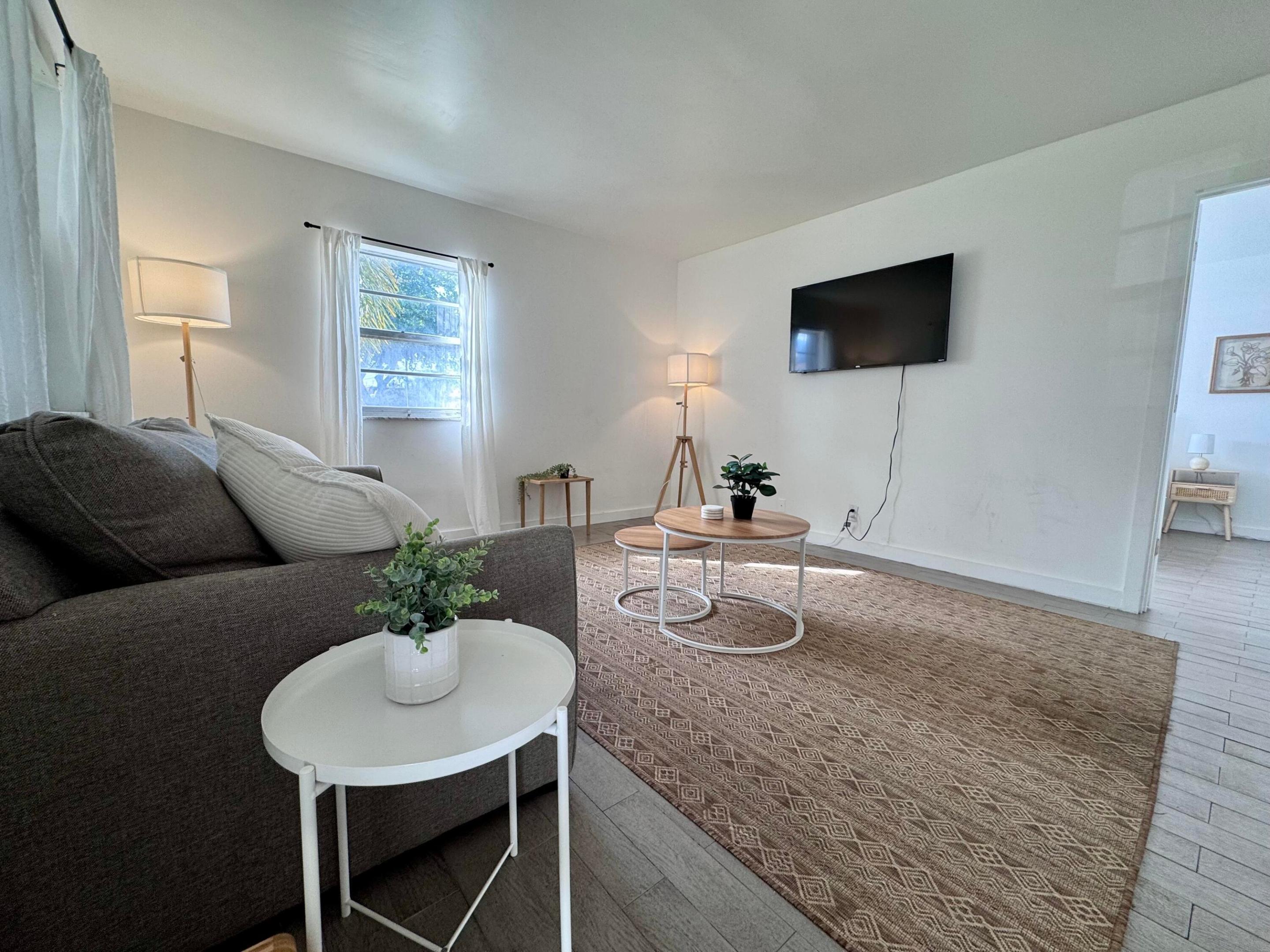 LAKE WORTH TOWN OF - Residential Lease