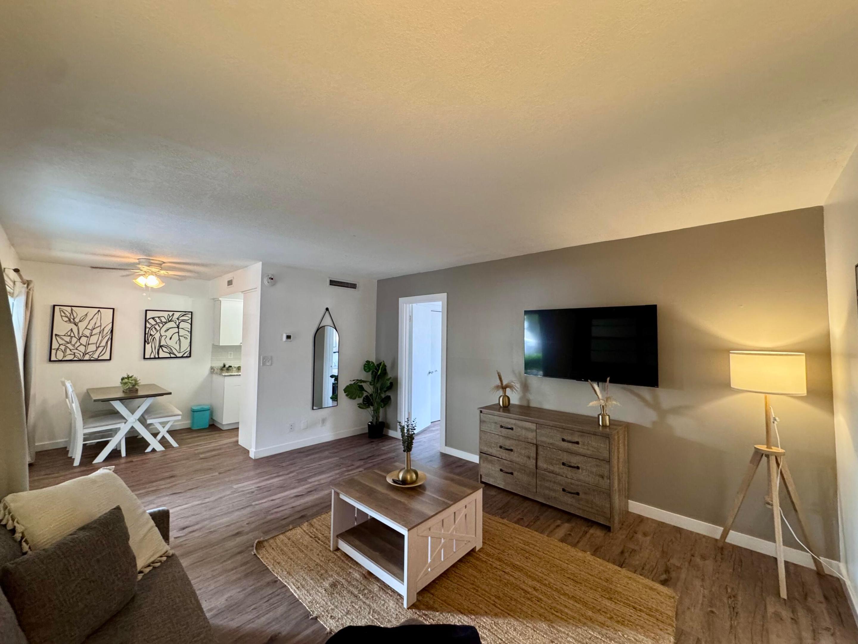 LAKE WORTH TOWN OF - Residential Lease