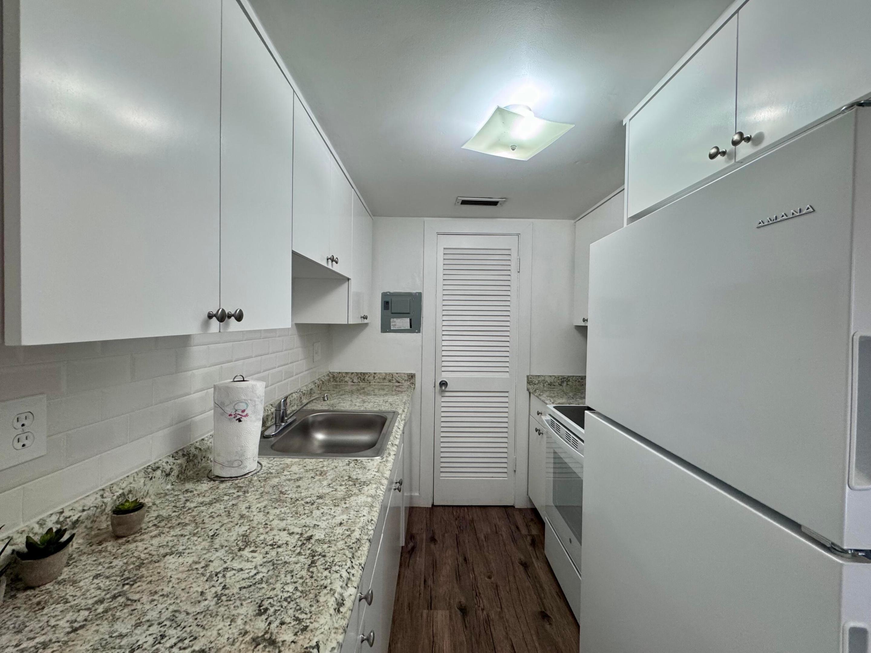 LAKE WORTH TOWN OF - Residential Lease