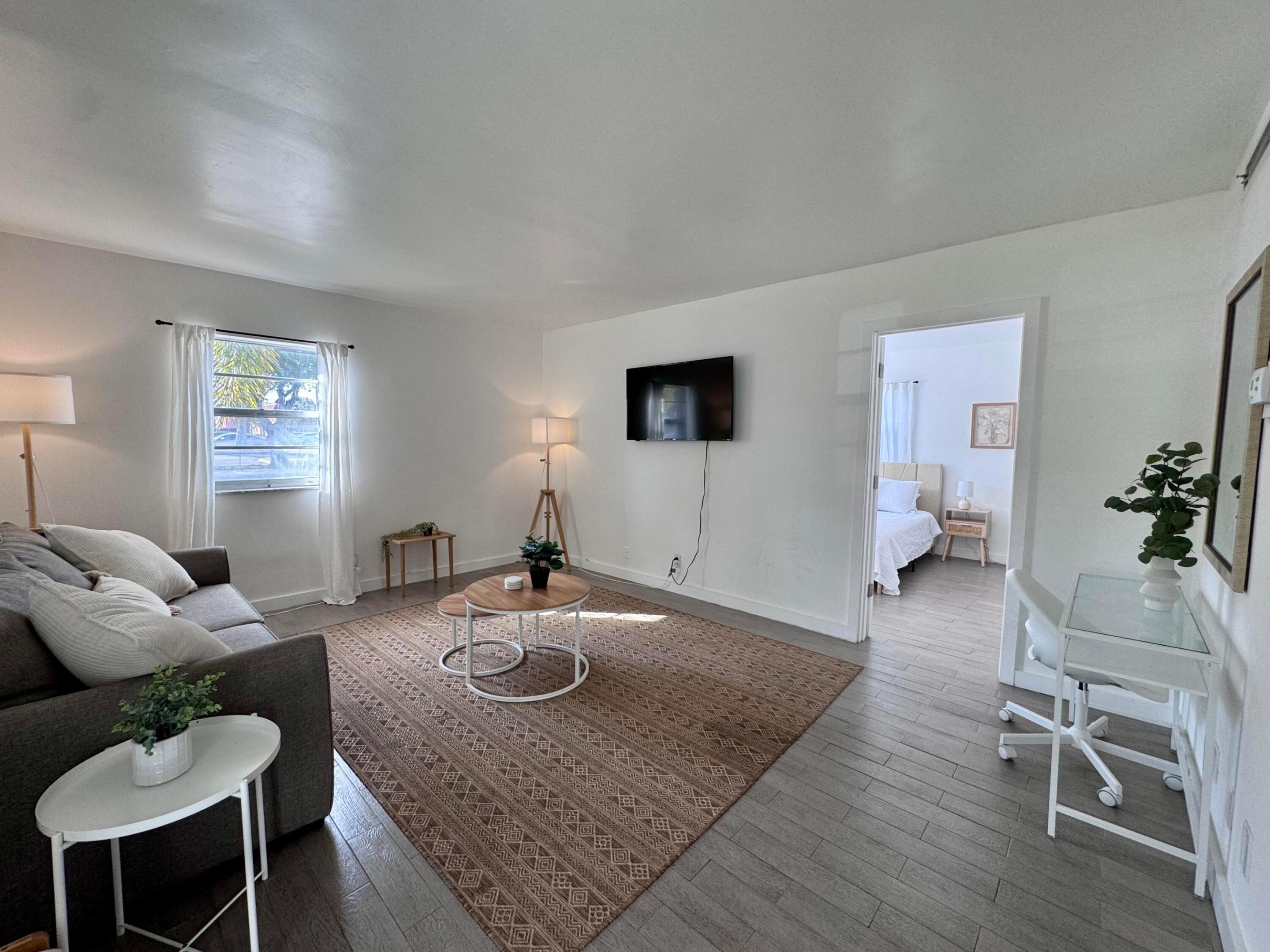 LAKE WORTH TOWN OF - Residential Lease