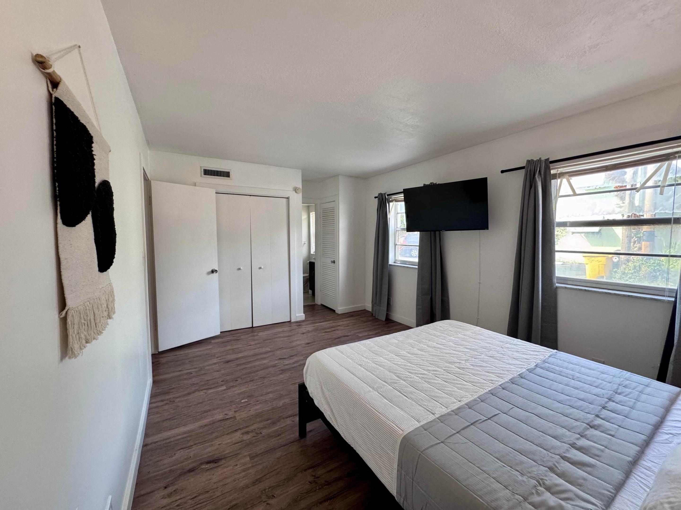 LAKE WORTH TOWN OF - Residential Lease