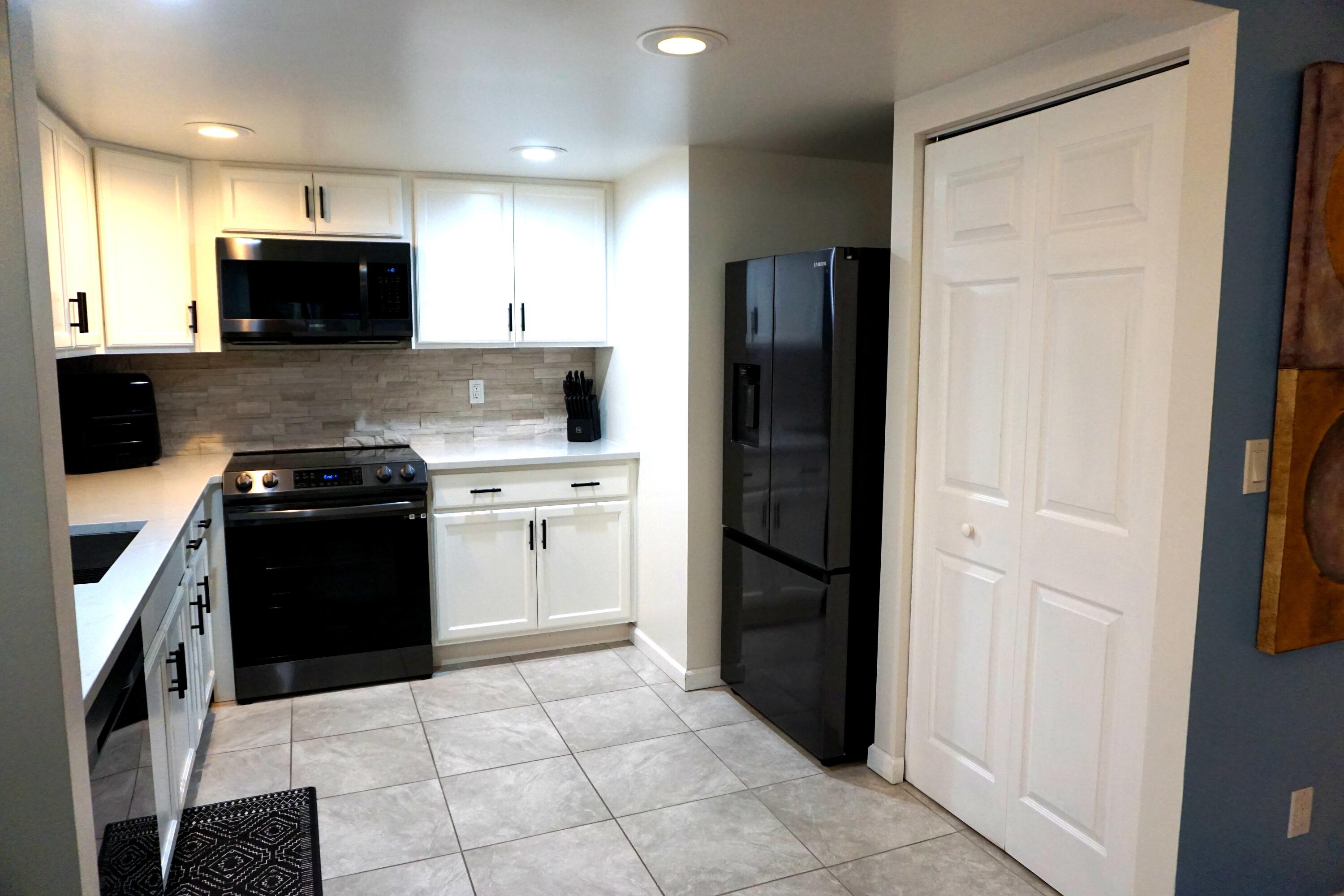 PHOENIX TOWERS CONDO - Residential Lease