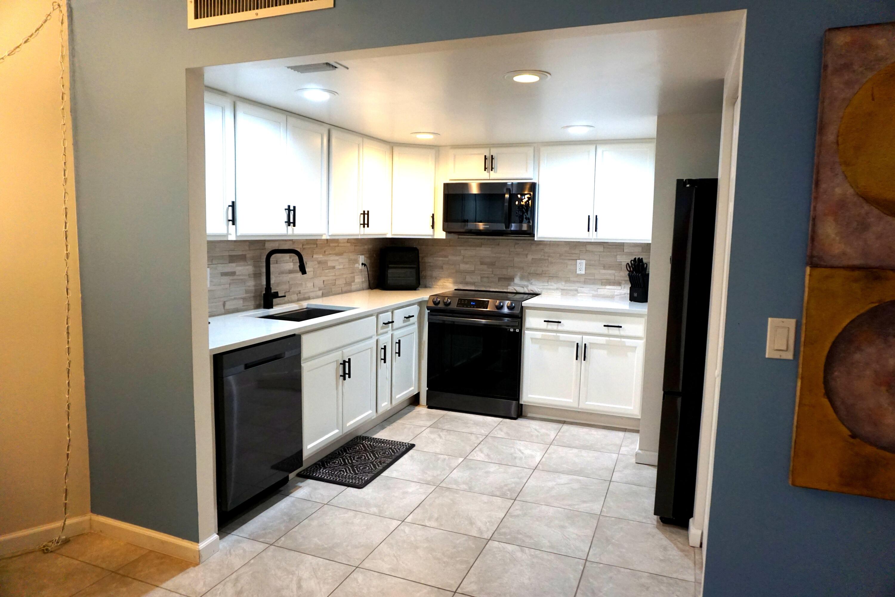 PHOENIX TOWERS CONDO - Residential Lease