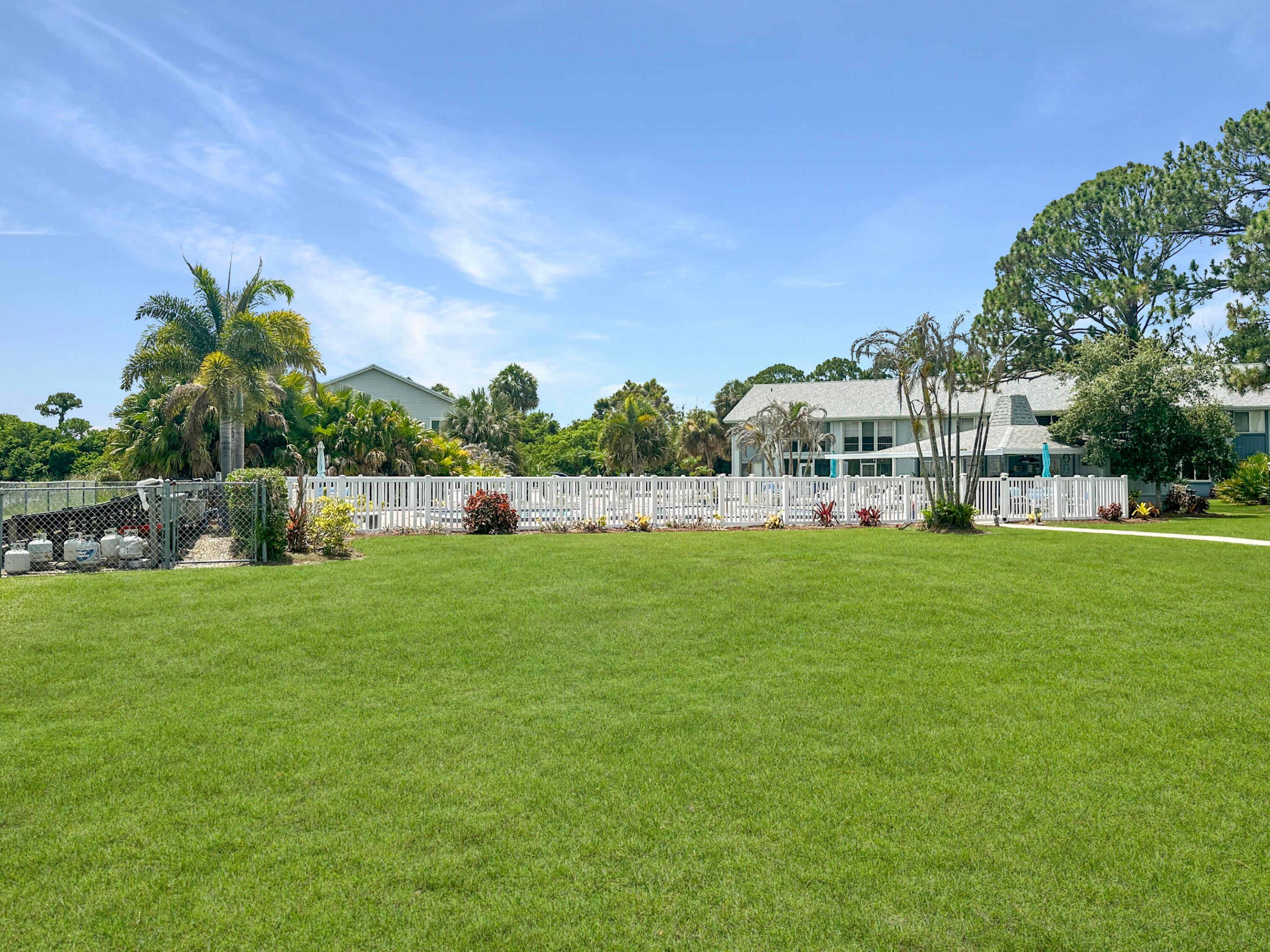 GOLF LAKE VILLAS - Residential
