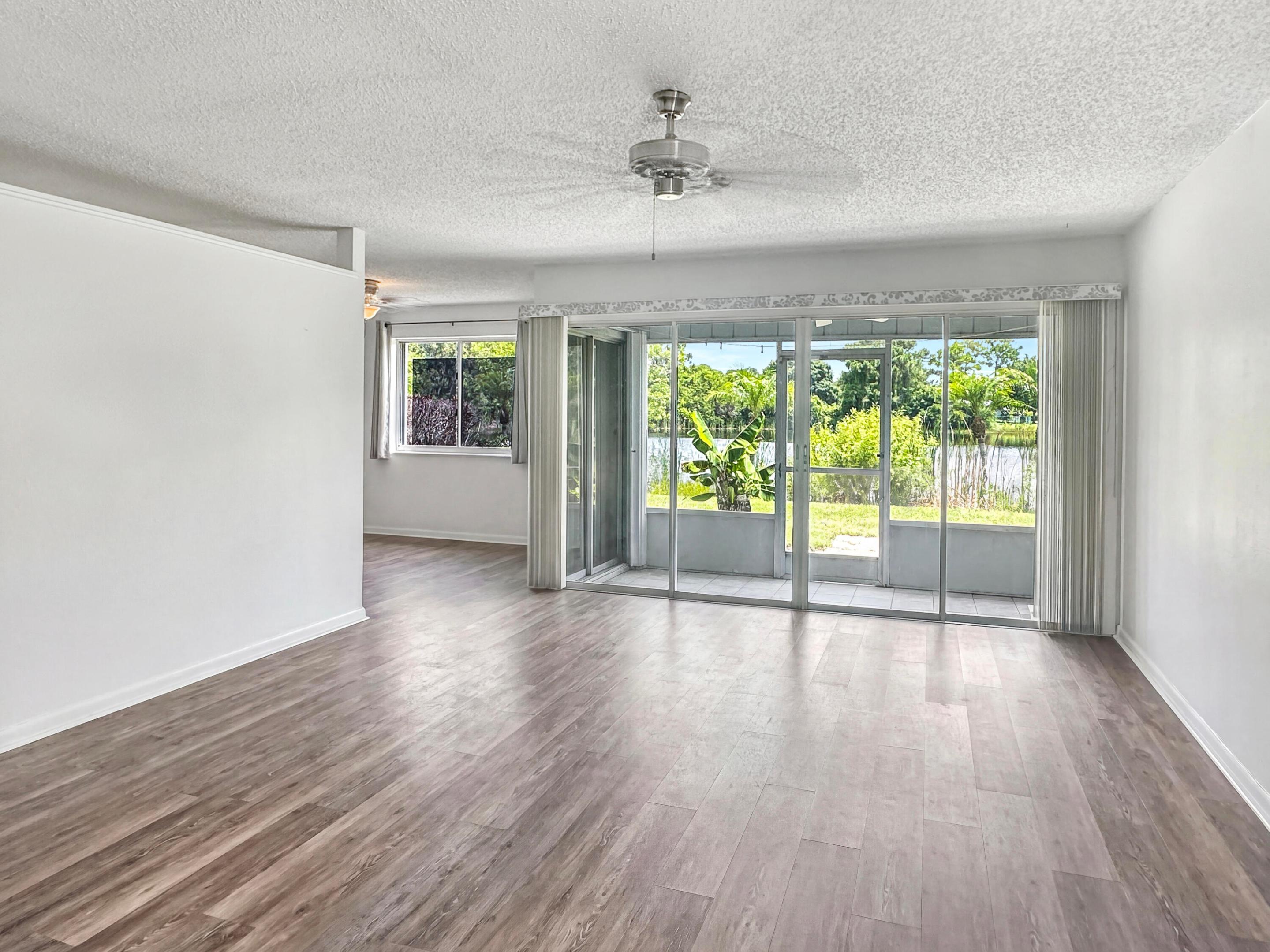 GOLF LAKE VILLAS - Residential