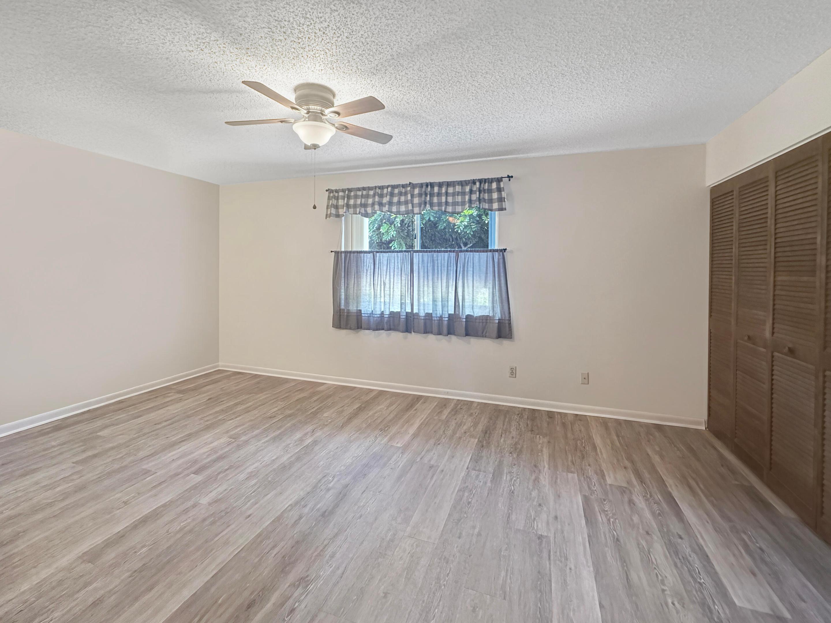 GOLF LAKE VILLAS - Residential