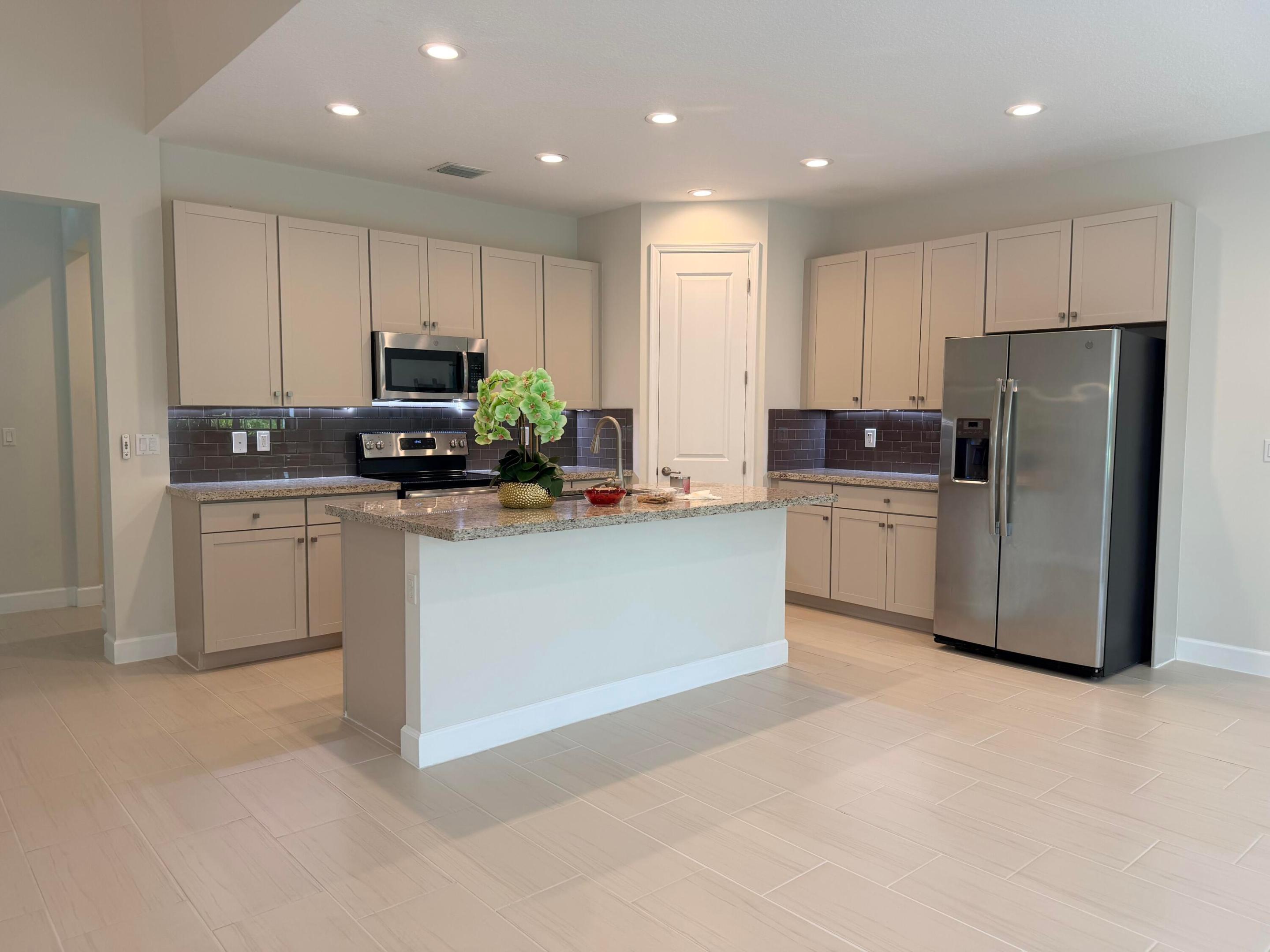 ANDALUCIA PUD PLAT 3 - Residential Lease