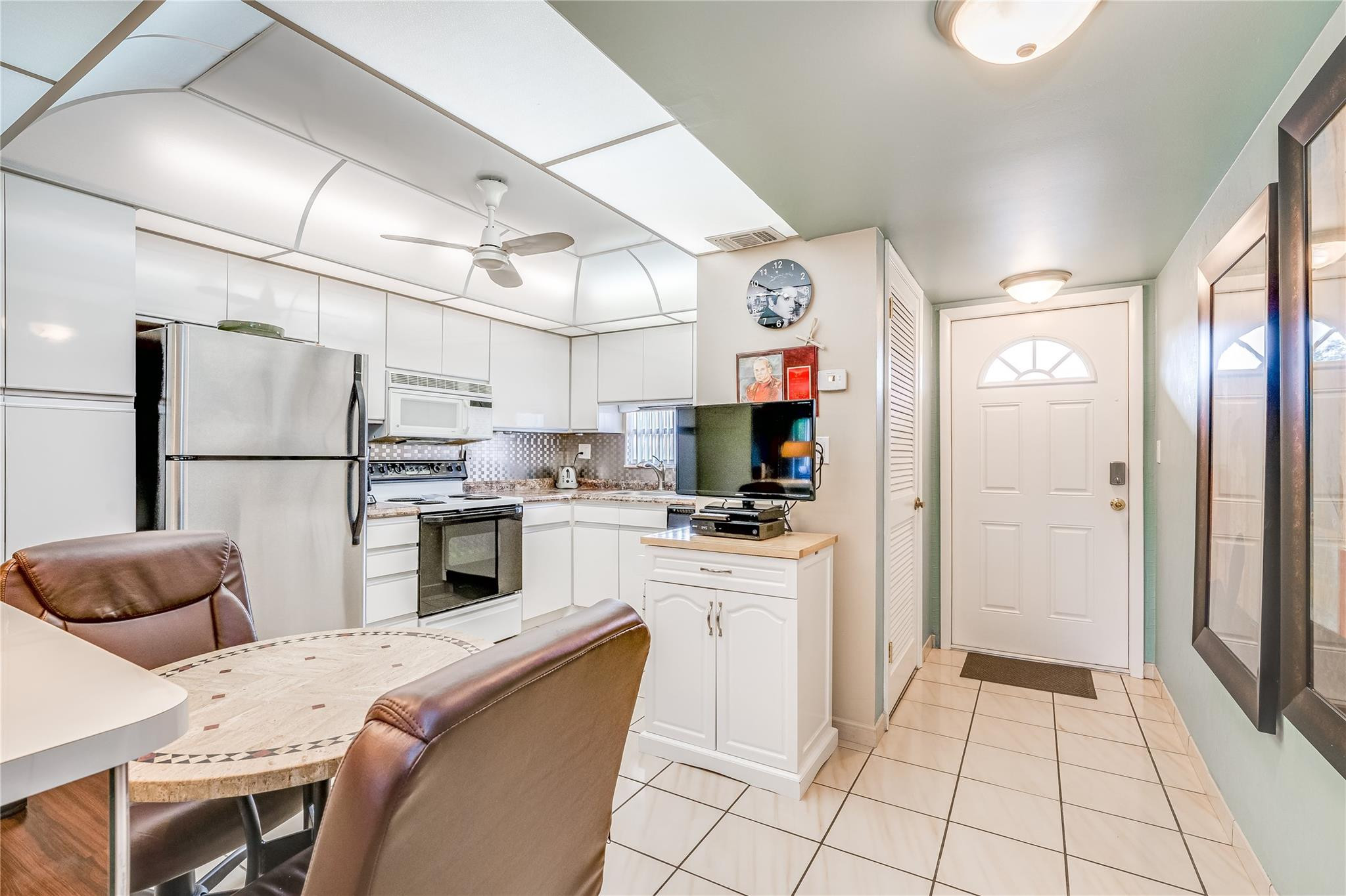 HOLLYBROOK GOLF & TENNIS - Residential