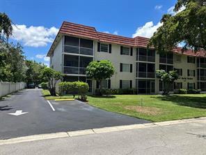Spacious and open 2/2 in the heart of Coral Springs. Tile floors in main area and laminate in bedrooms. Unit has some updates. Great layout with screened in balcony, spacious closets, large bedrooms. . Only 1 assigned parking space and limited guest spots. Great condo in Coral Springs, no age restrictions, renting allowed, great schools, close to Sawgrass, 3 floor, tiled screened patio