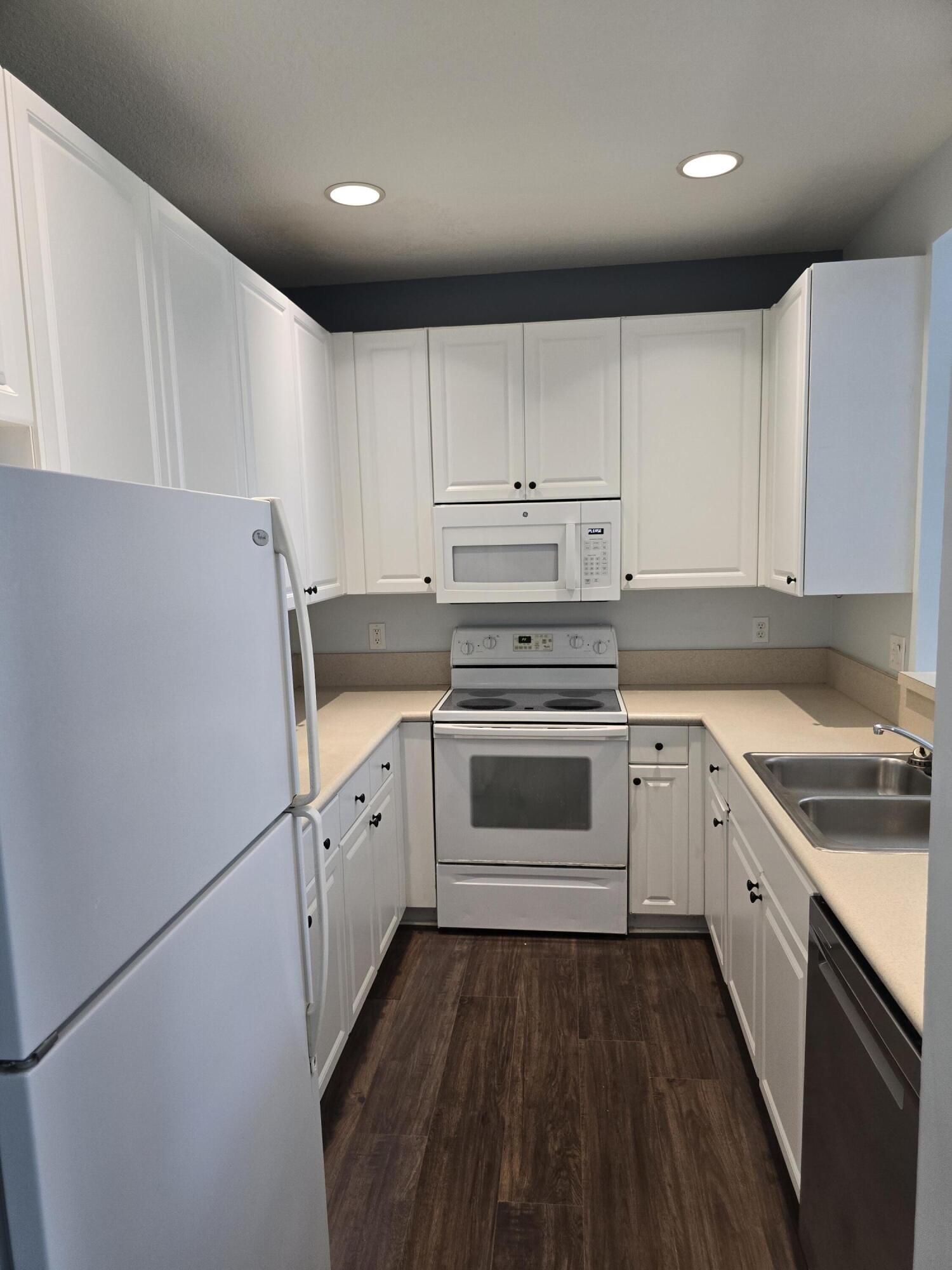 ABACOA TOWN CENTER 3 - Residential Lease