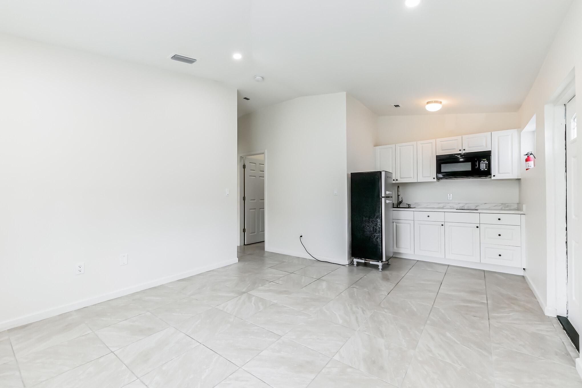 MEDITERRANIA - Residential Lease