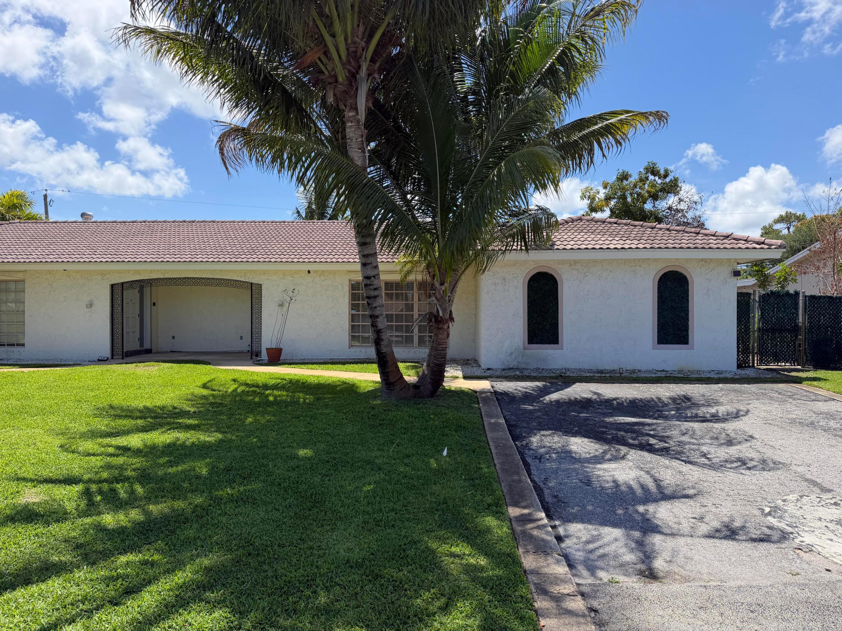 PARADISE PALMS - Residential Lease
