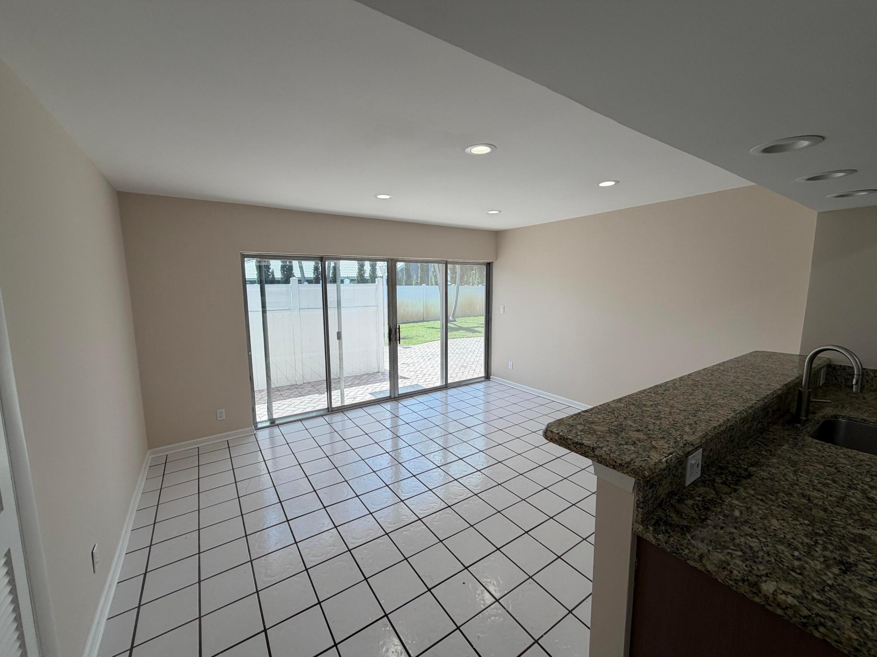 PARADISE PALMS - Residential Lease