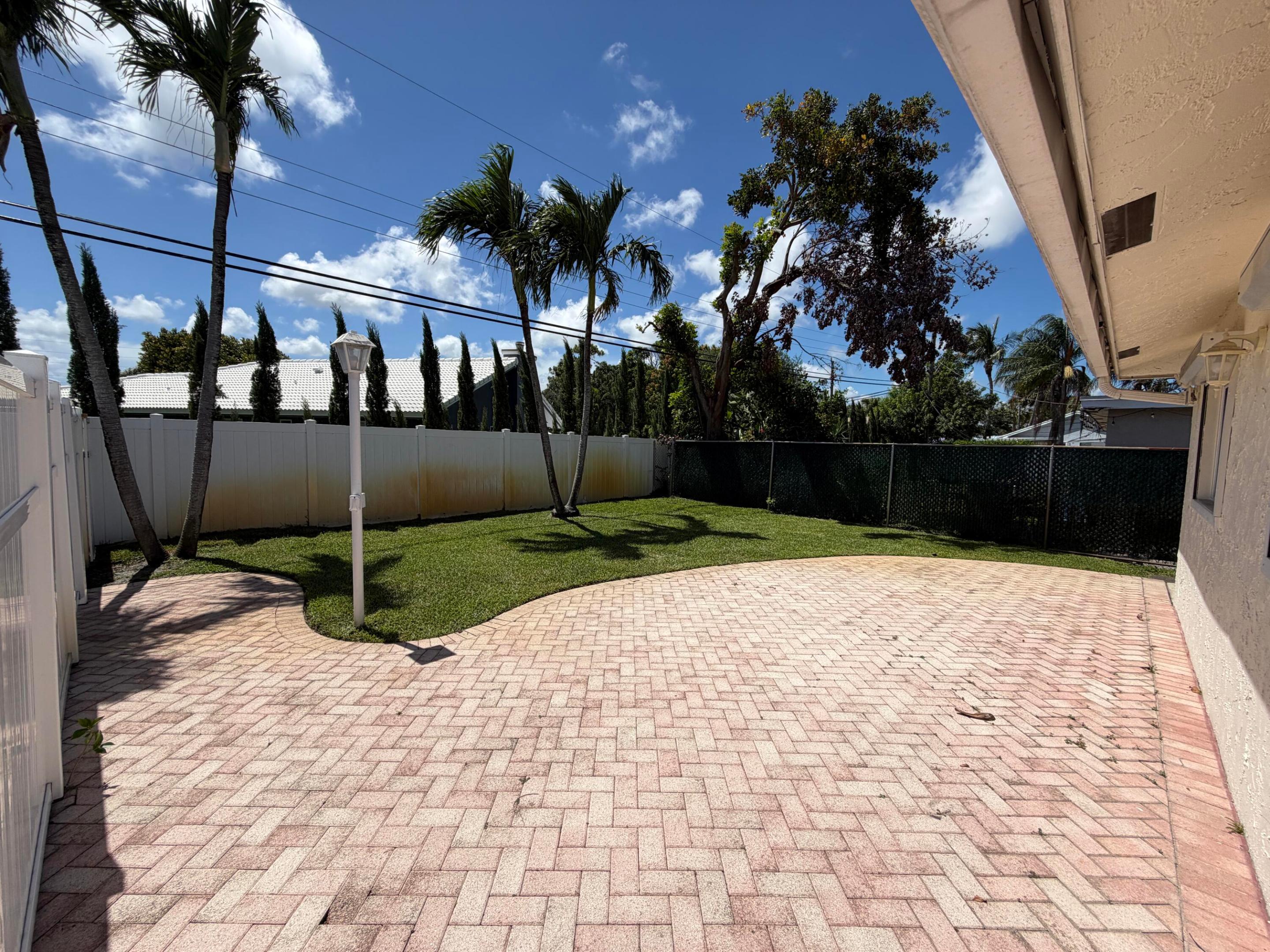 PARADISE PALMS - Residential Lease