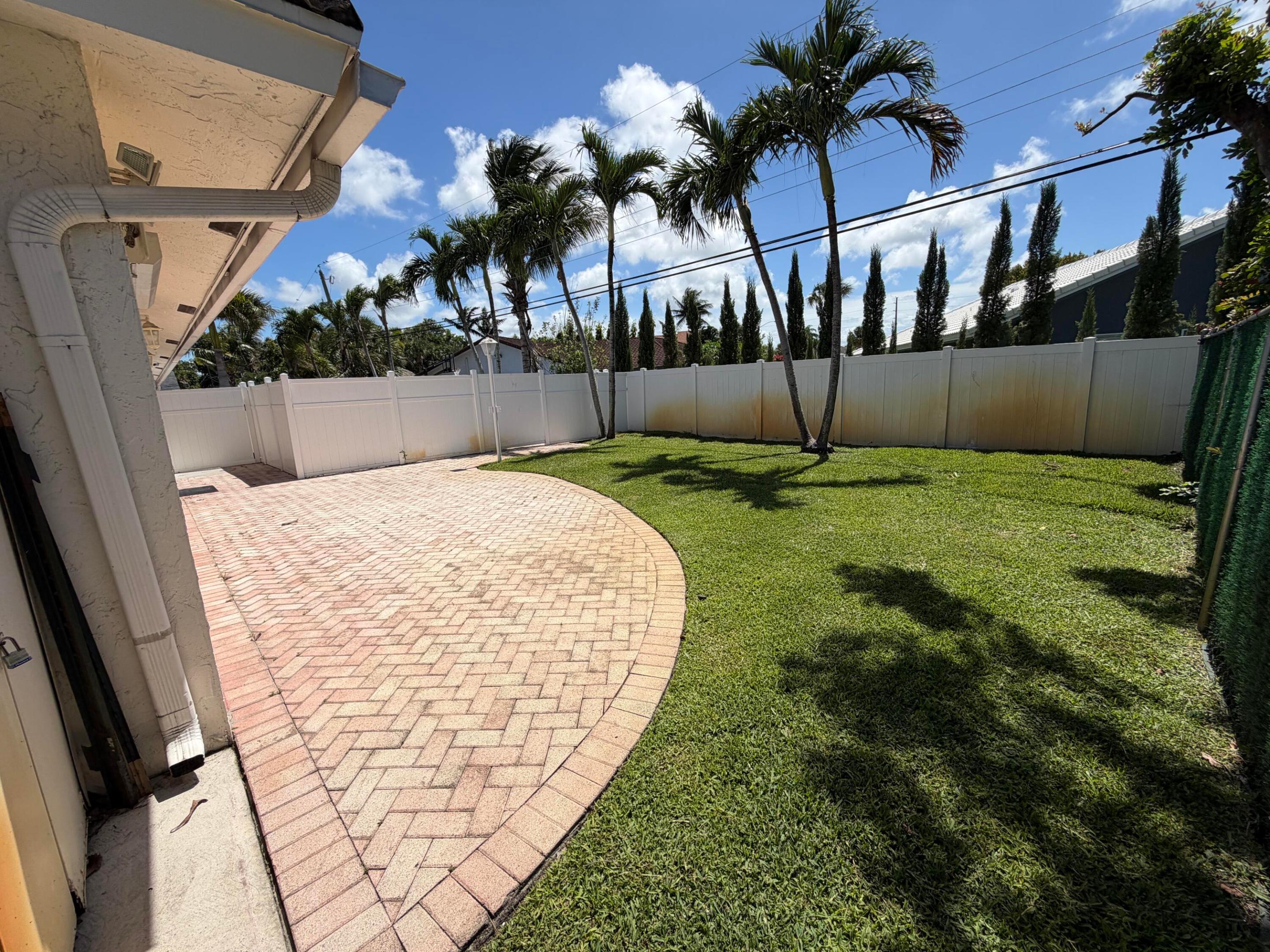 PARADISE PALMS - Residential Lease