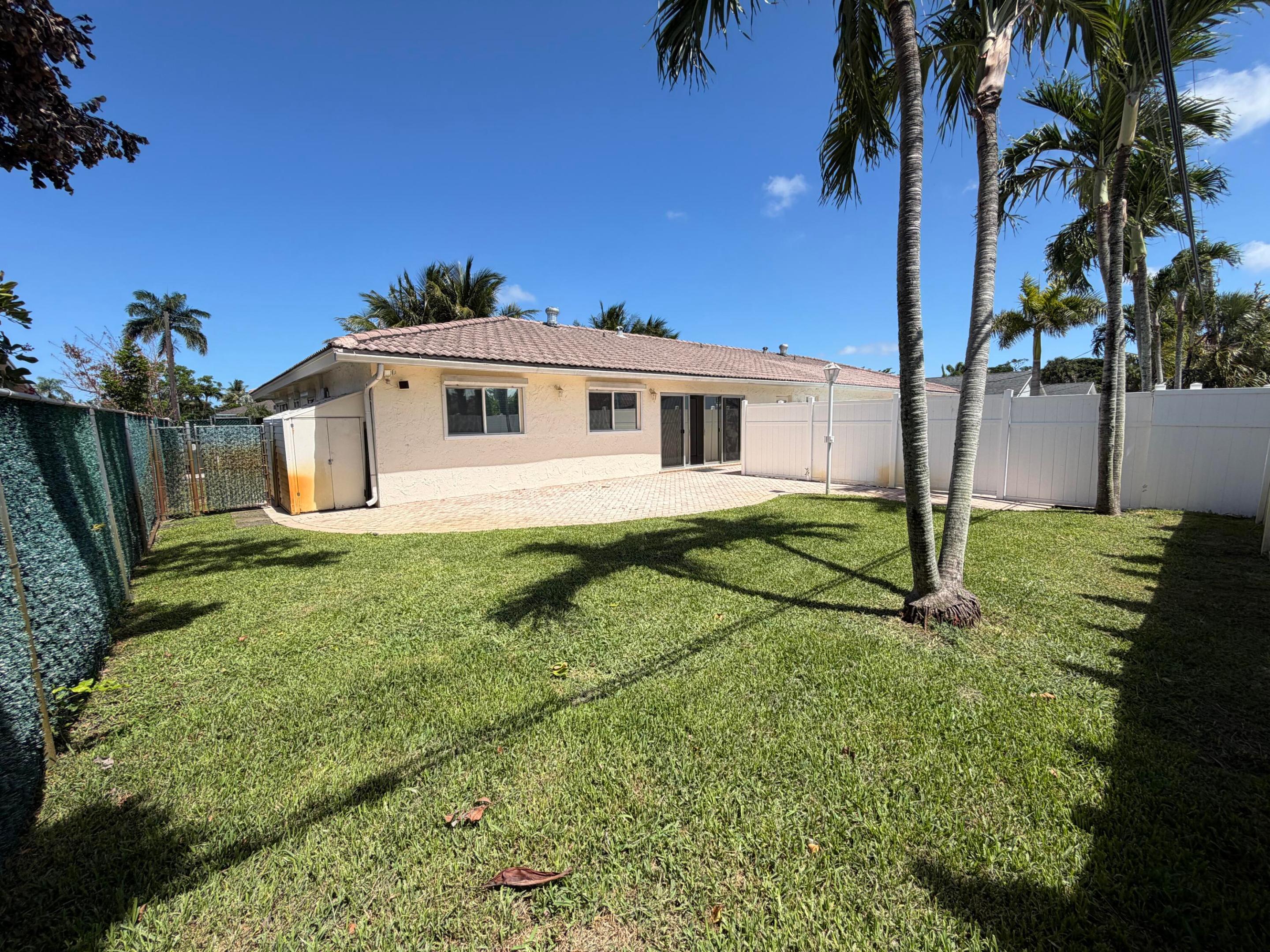PARADISE PALMS - Residential Lease