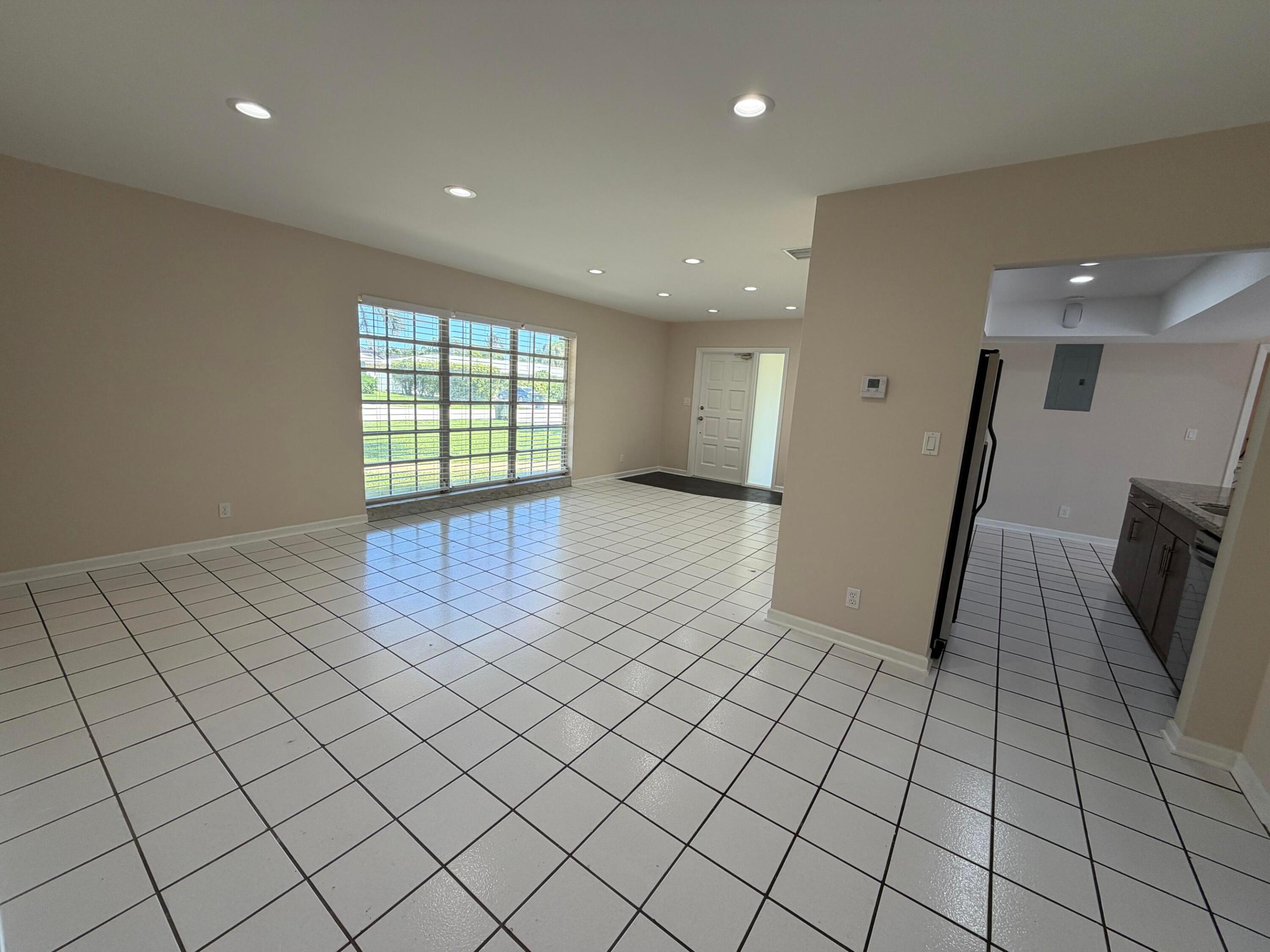 PARADISE PALMS - Residential Lease